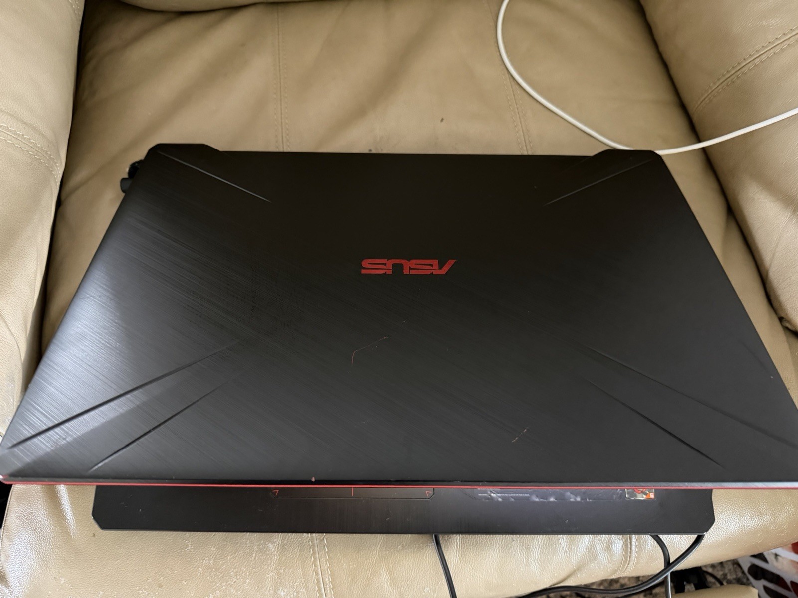 ASUS TUF Gaming 15.6″ Ryzen 5 3550H 8GB 1TB HDD RX 560X Win 11