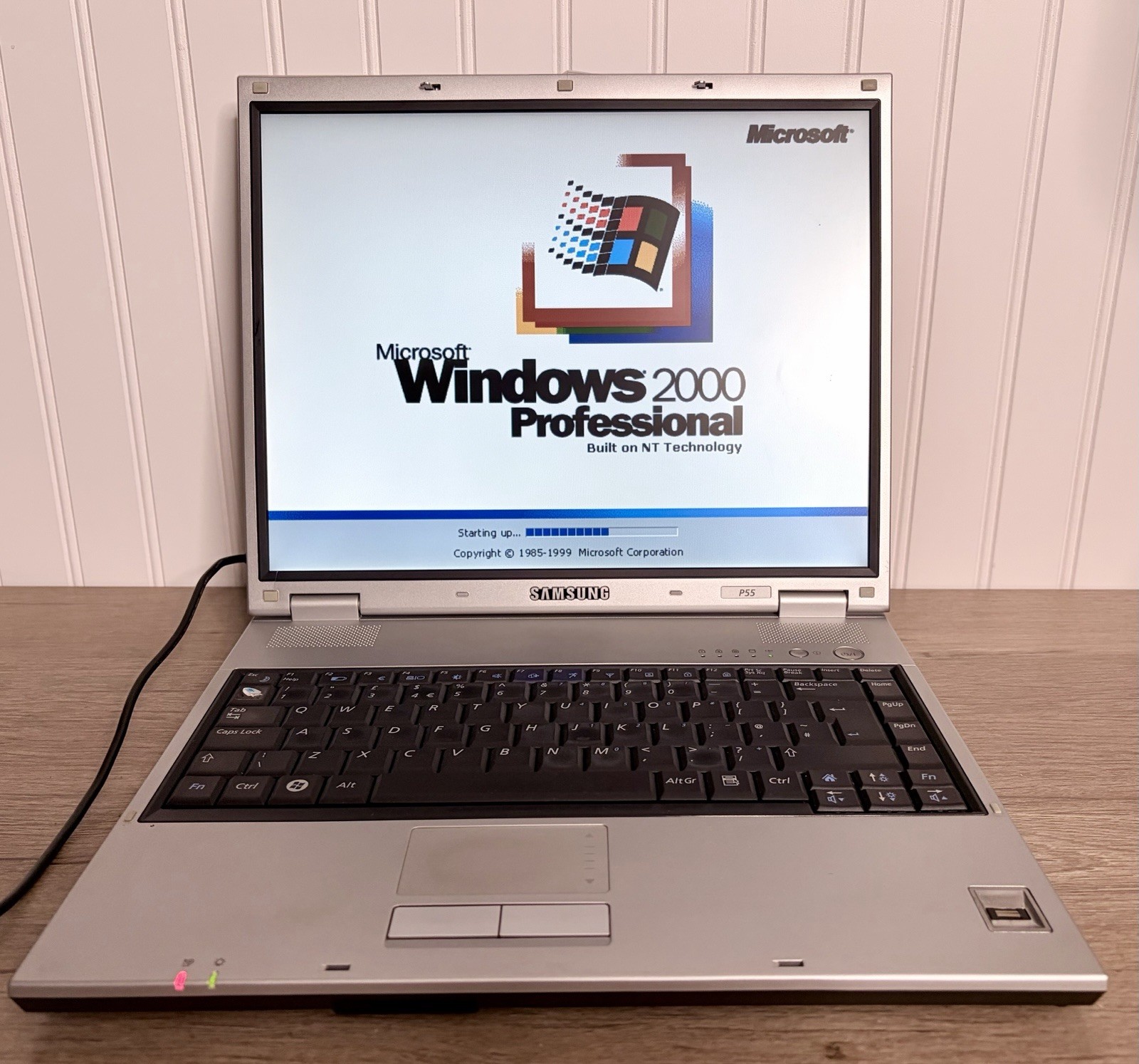 Vintage Samsung P55 – 15” Laptop – Runs Windows 2000 Professional Tested Works