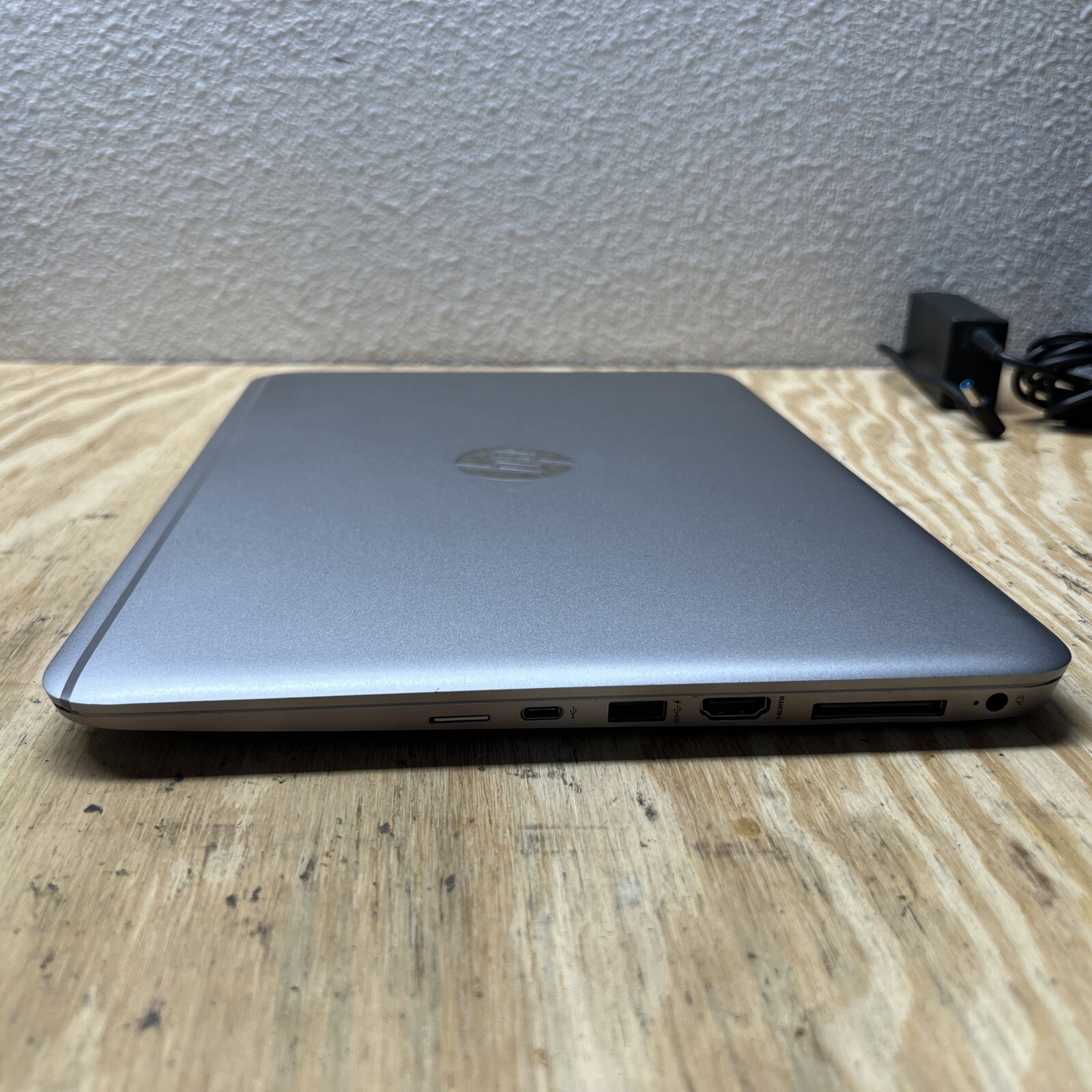HP EliteBook Folio 1040 G3 14″ i5-6200U 2.30GHz 8GB 512GB Win11 Pro
