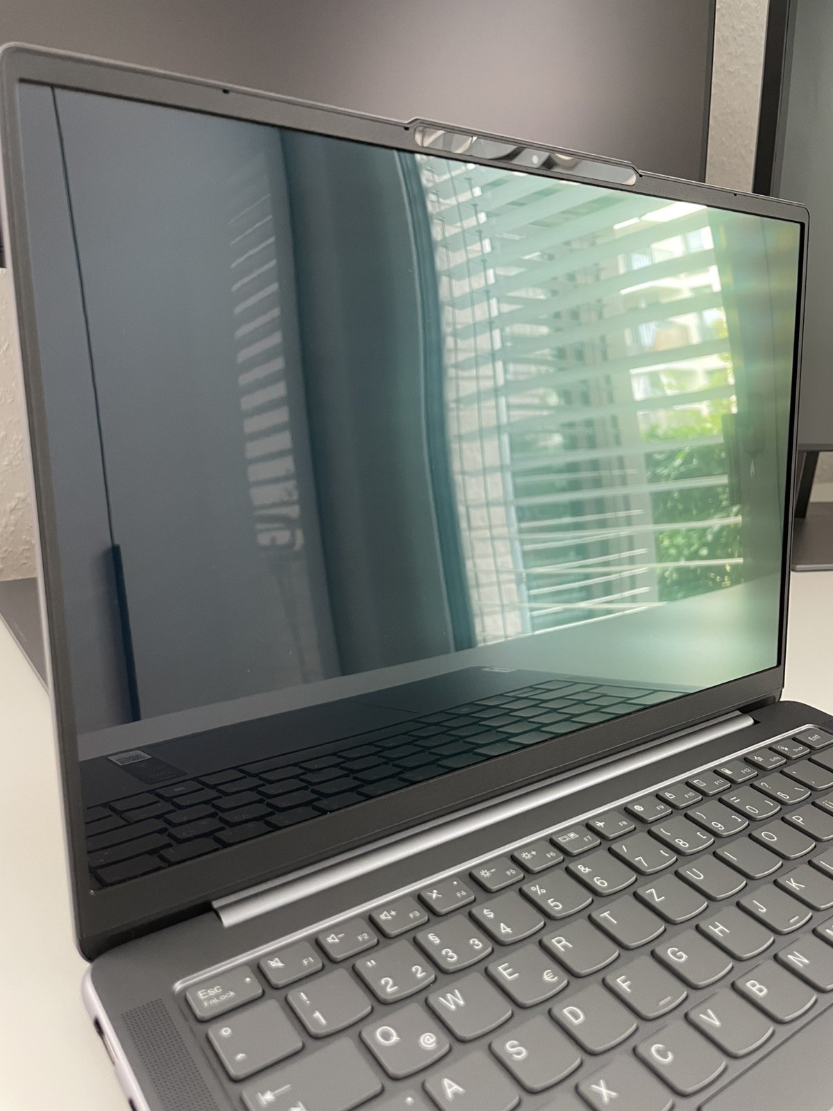 Lenovo Yoga Slim 7i AI Laptop 14” WUXGA OLED Display Intel i7 32GB Ram 1TB SSD