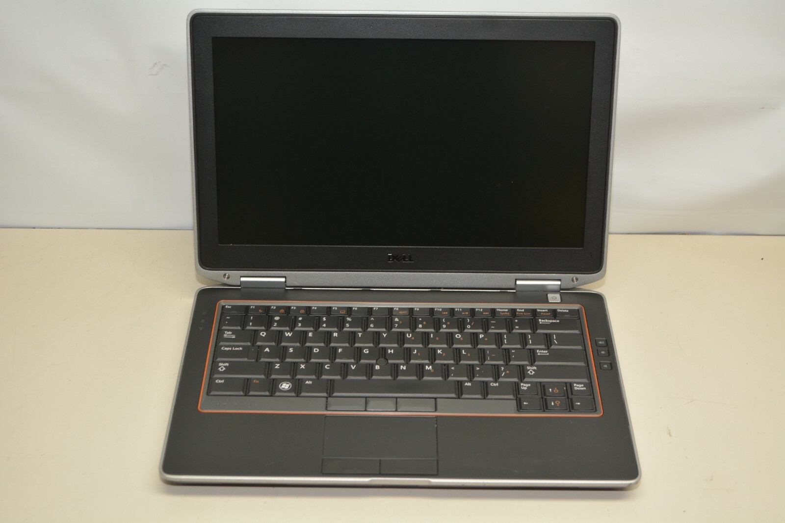 Dell Latitude E6320 i5-2520M 2.50GHz 4GB RAM No HDD #L217