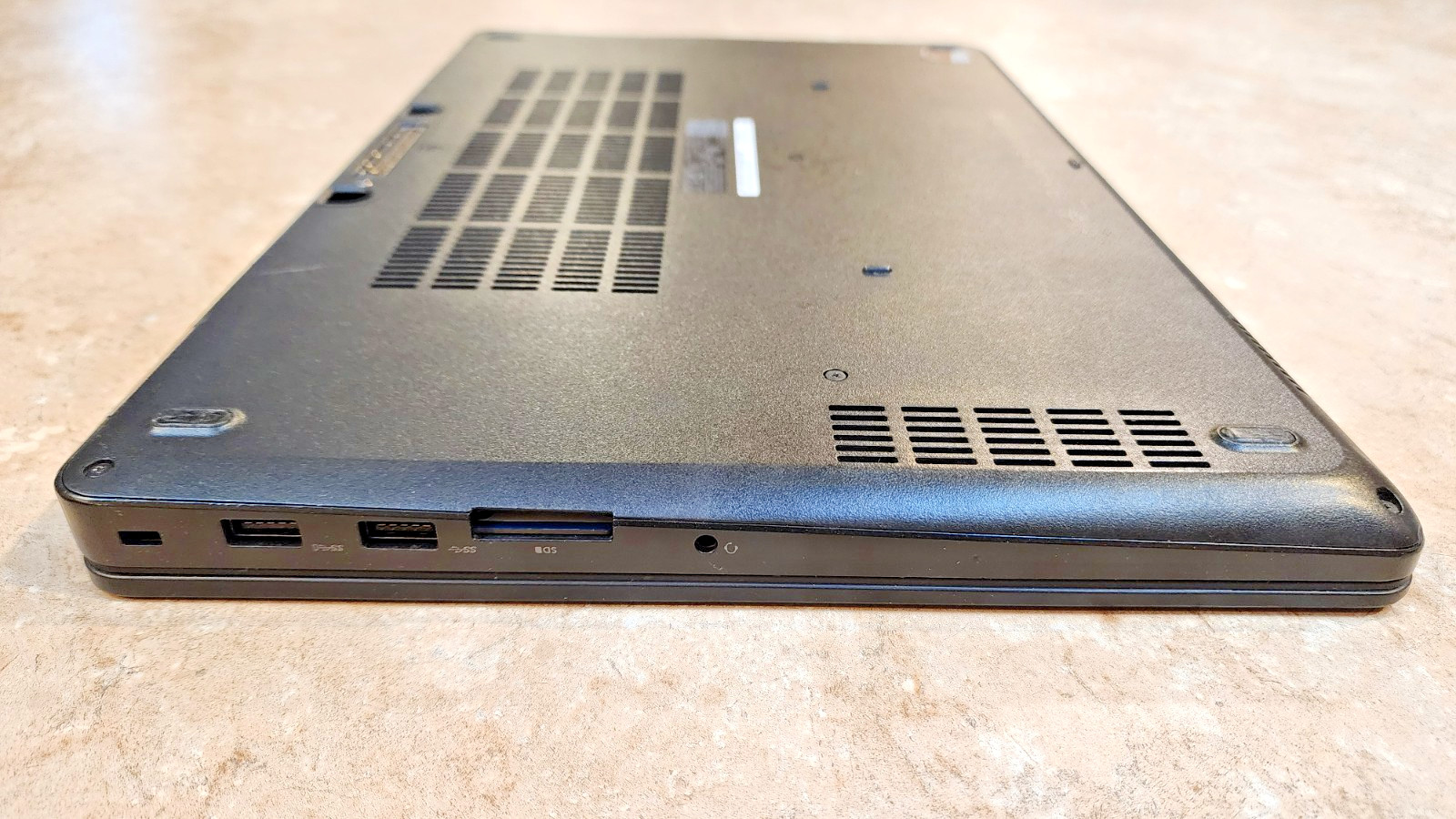DELL LATITUDE E5570 15.6″ QUAD-CORE I5-6440HQ 256GB SSD 16GB RAM HDMI WIN11