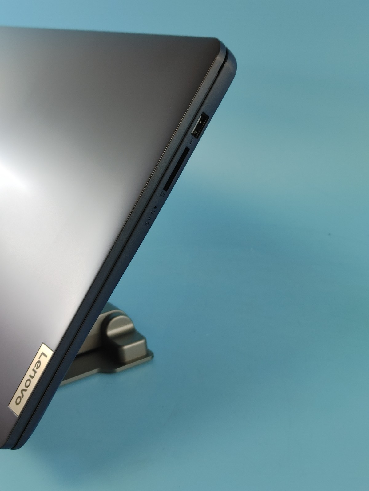 Lenovo IdeaPad 1 15AMN7 15.6″ Ryzen 5 7520U 8GB 256GB SSD Windows 11 Home