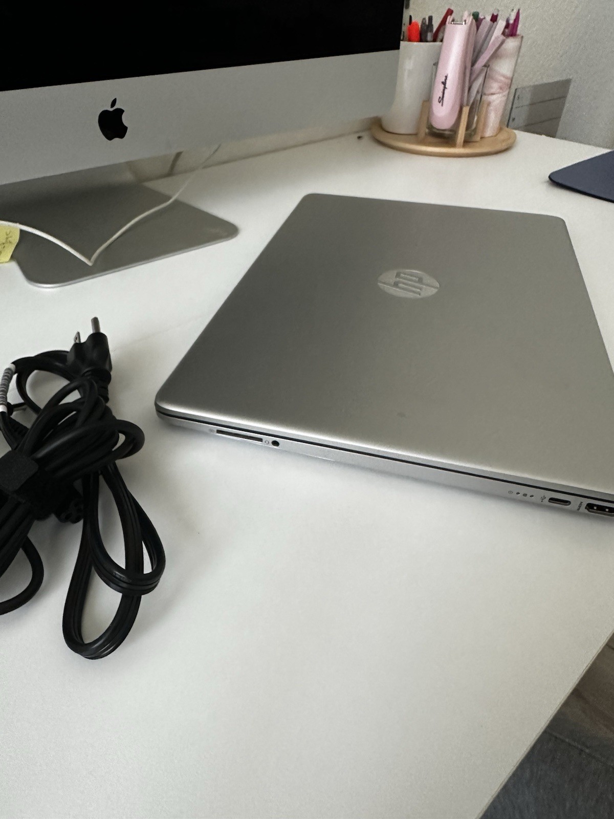 HP 15.6″ (256 GB SSD, Intel Core i3, 4.10 GHz, 8 GB) Laptop-Silver (15-DY2702DX)
