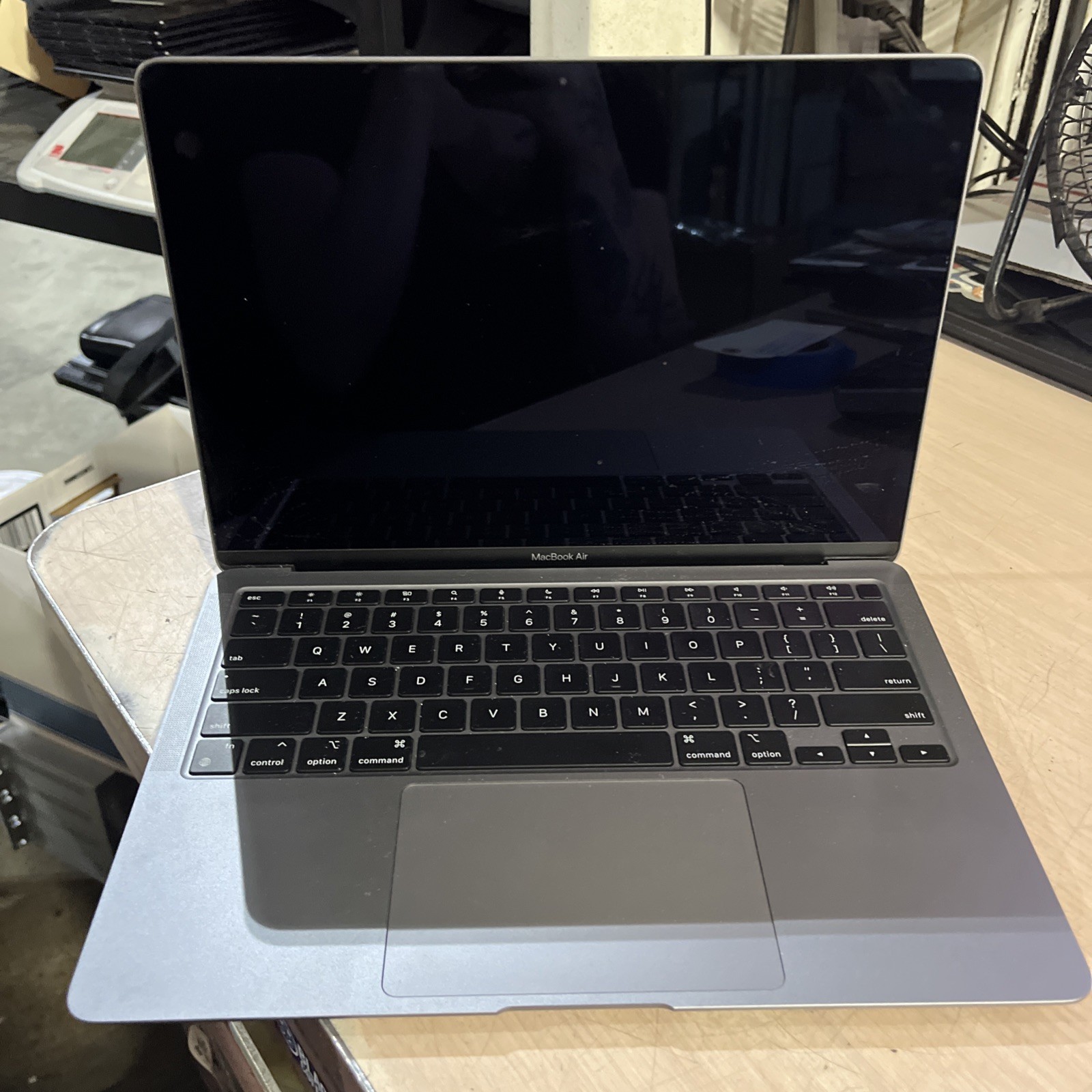 APPLE MACBOOK AIR “M1” 8 CPU/7 GPU 13′ 3.2GHZ 8GB RAM 128SSD
