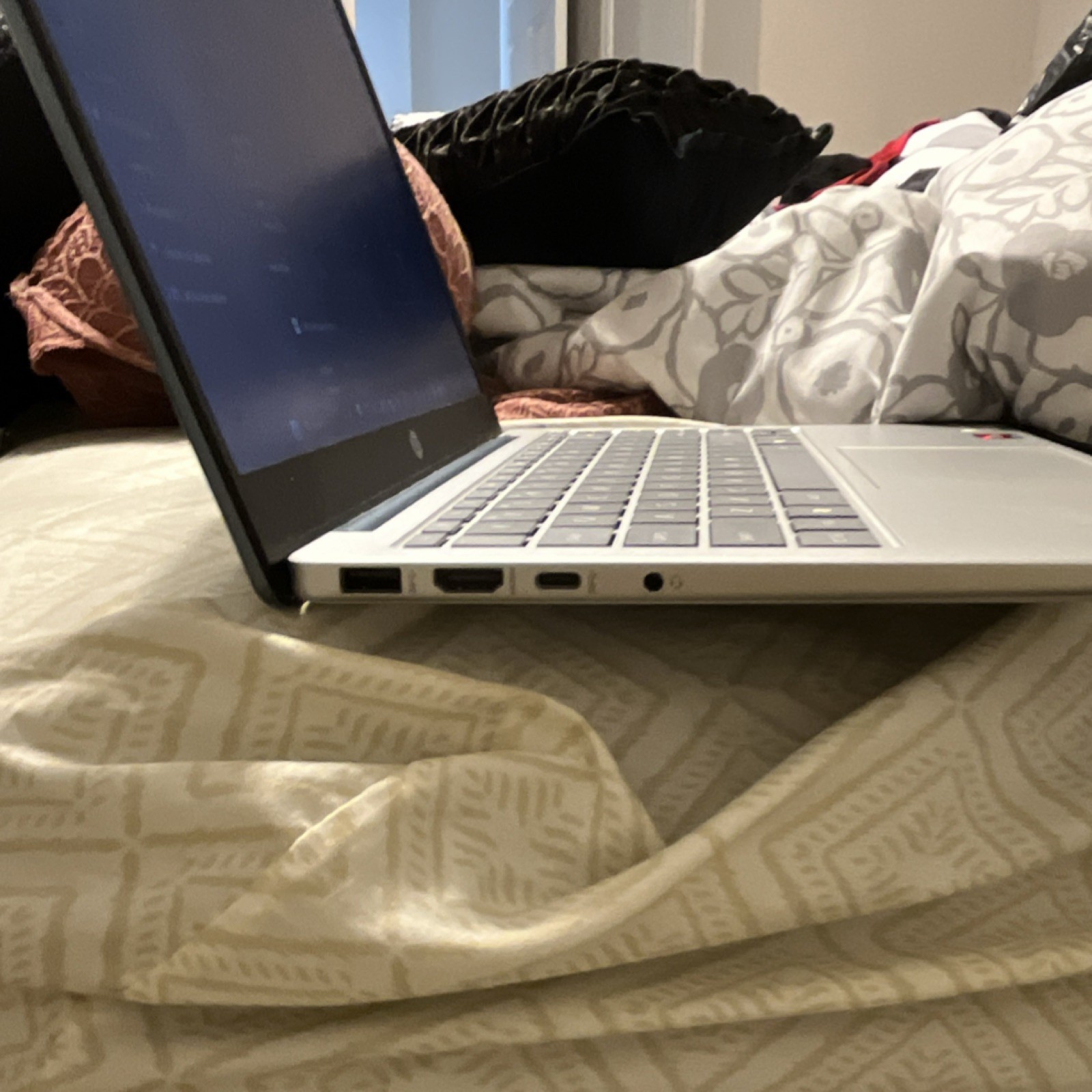 HP Laptop 14-em0xxx AMD Athlon Silver 7120U 4GB 119GB SSD 14″ Win11 Silver