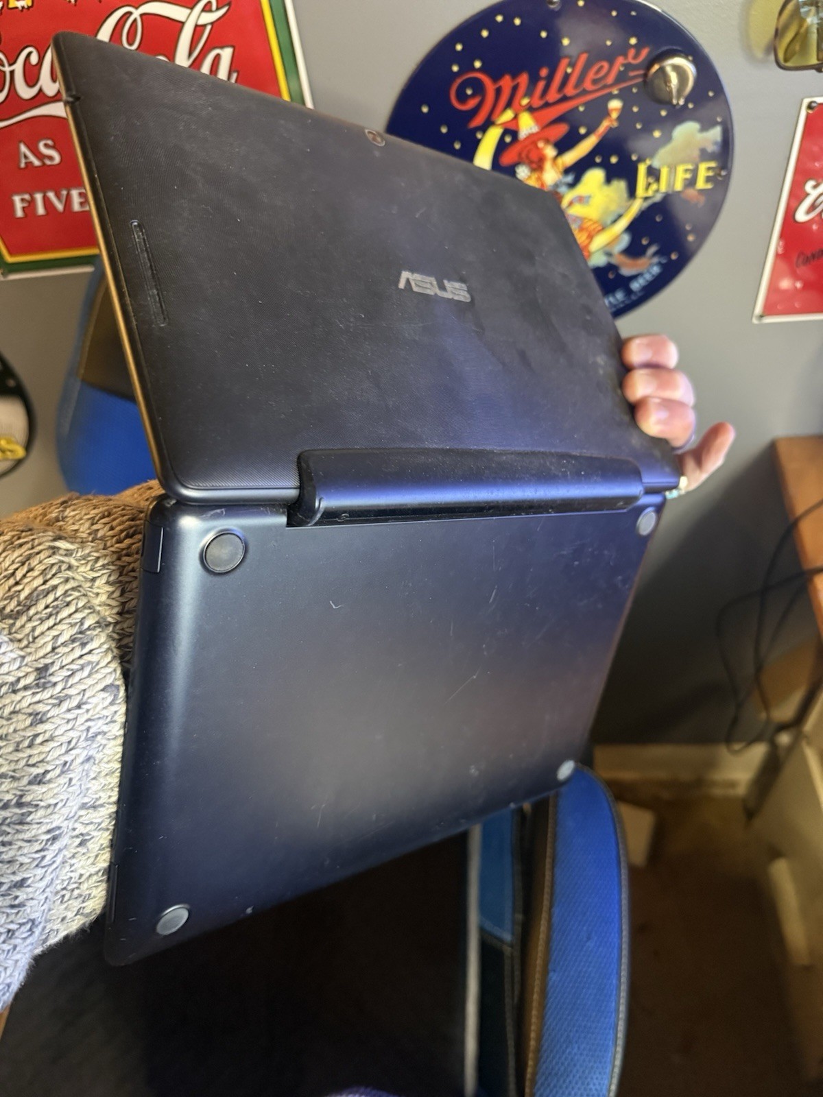 Asus Tablet/laptop Detachable Keyboard Used. Unsure If It Works (parts)