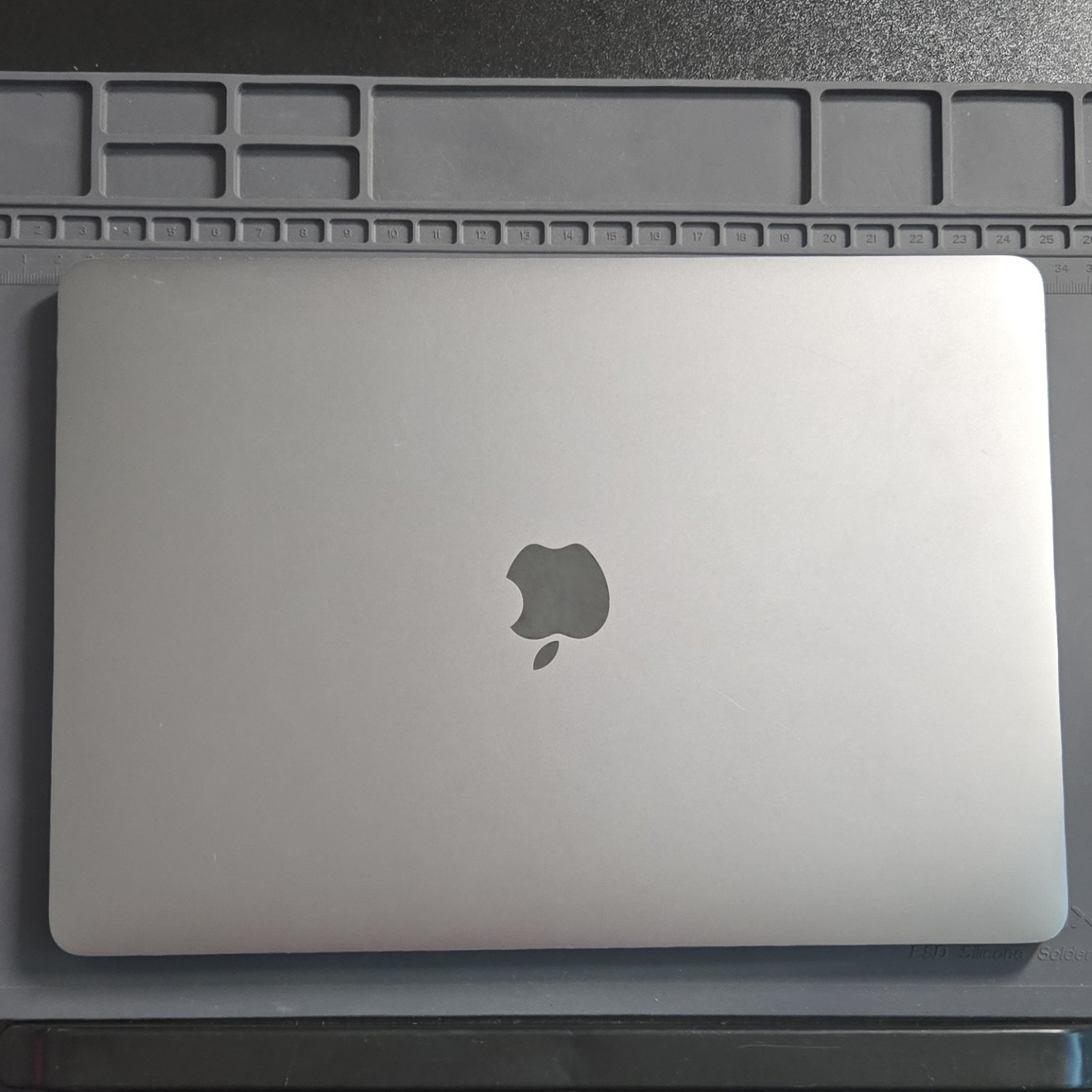 Apple MacBook Pro 13″ A1708 Silver i5 2.3GHz 8GB 128GB SSD (2017)