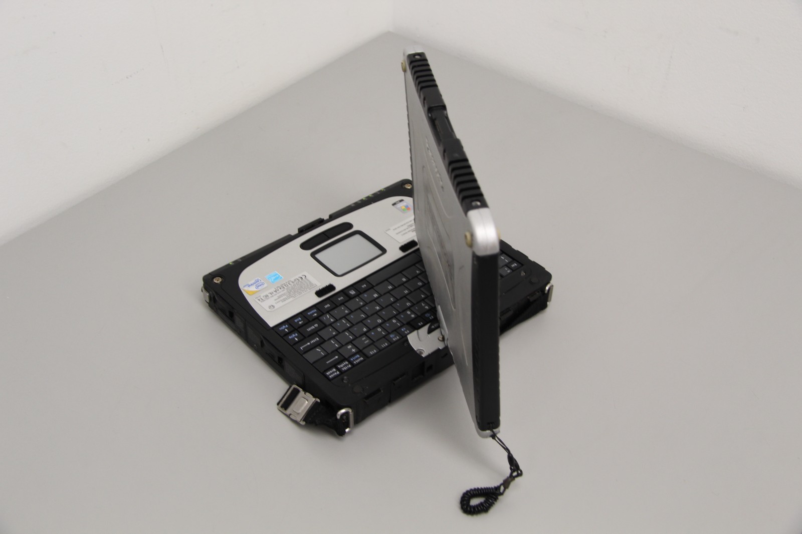Panasonic Toughbook CF-19 Intel Core 2 Duo U9300 1.20GHz 2GB Ram No HDD/Supply