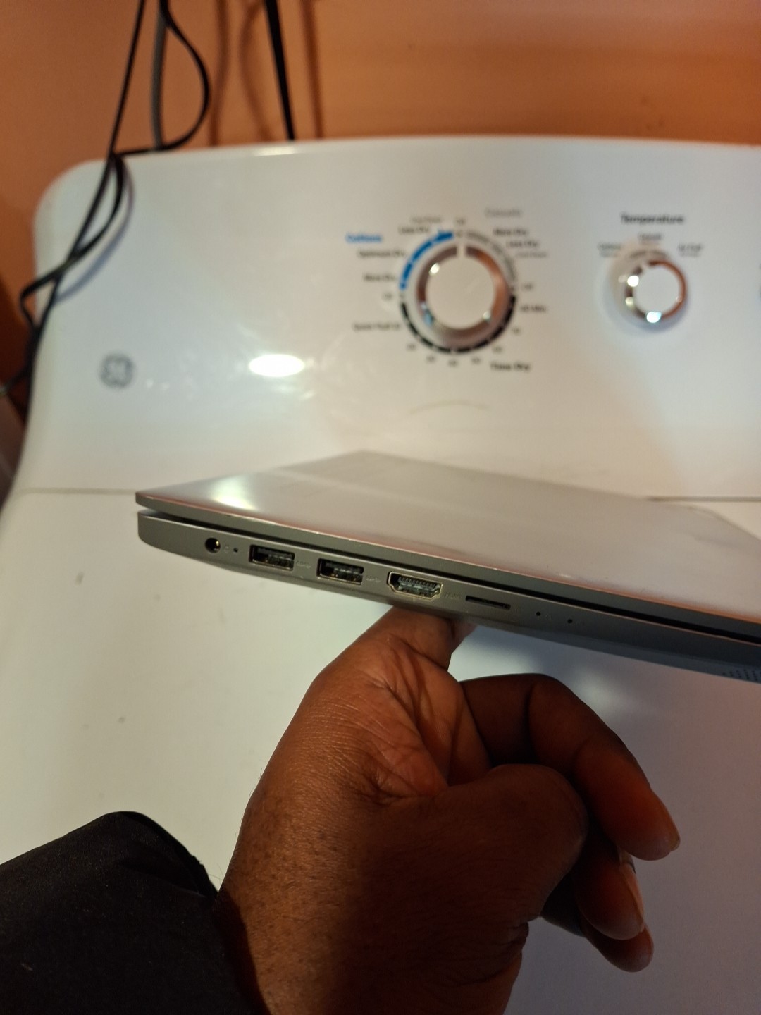Lenovo IdeaPad Slim 81VS Laptop 14″ Display AMD A6-9220E 1.6GHz 4GB RAM 64GB SSD