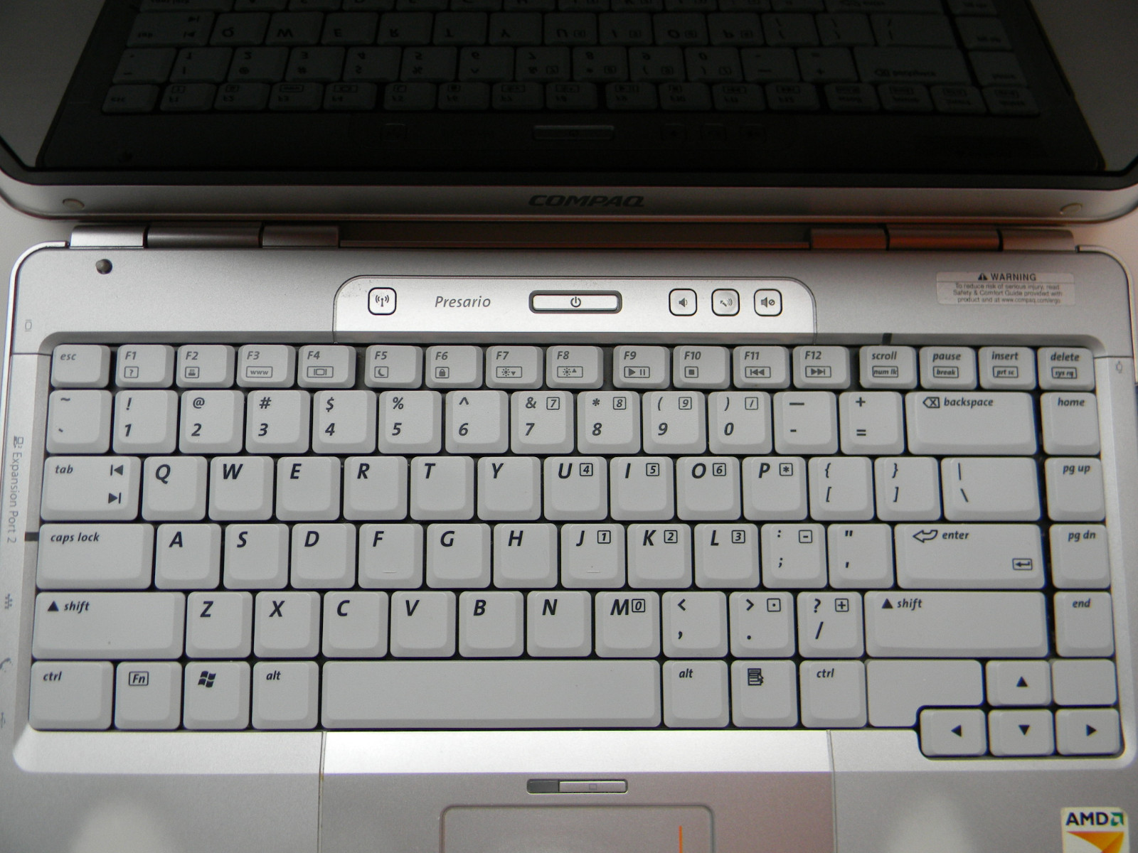 Compaq Presario v2000 Laptop DOES NOT BOOT exc 14.1″ glossy widescreen #00263