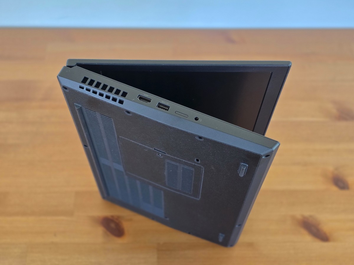 Lenovo ThinkPad P15 Gen 1 i7-10850H 32GB 15.6″ 4K HDR 3840×2160 NVIDIA RTX 3000