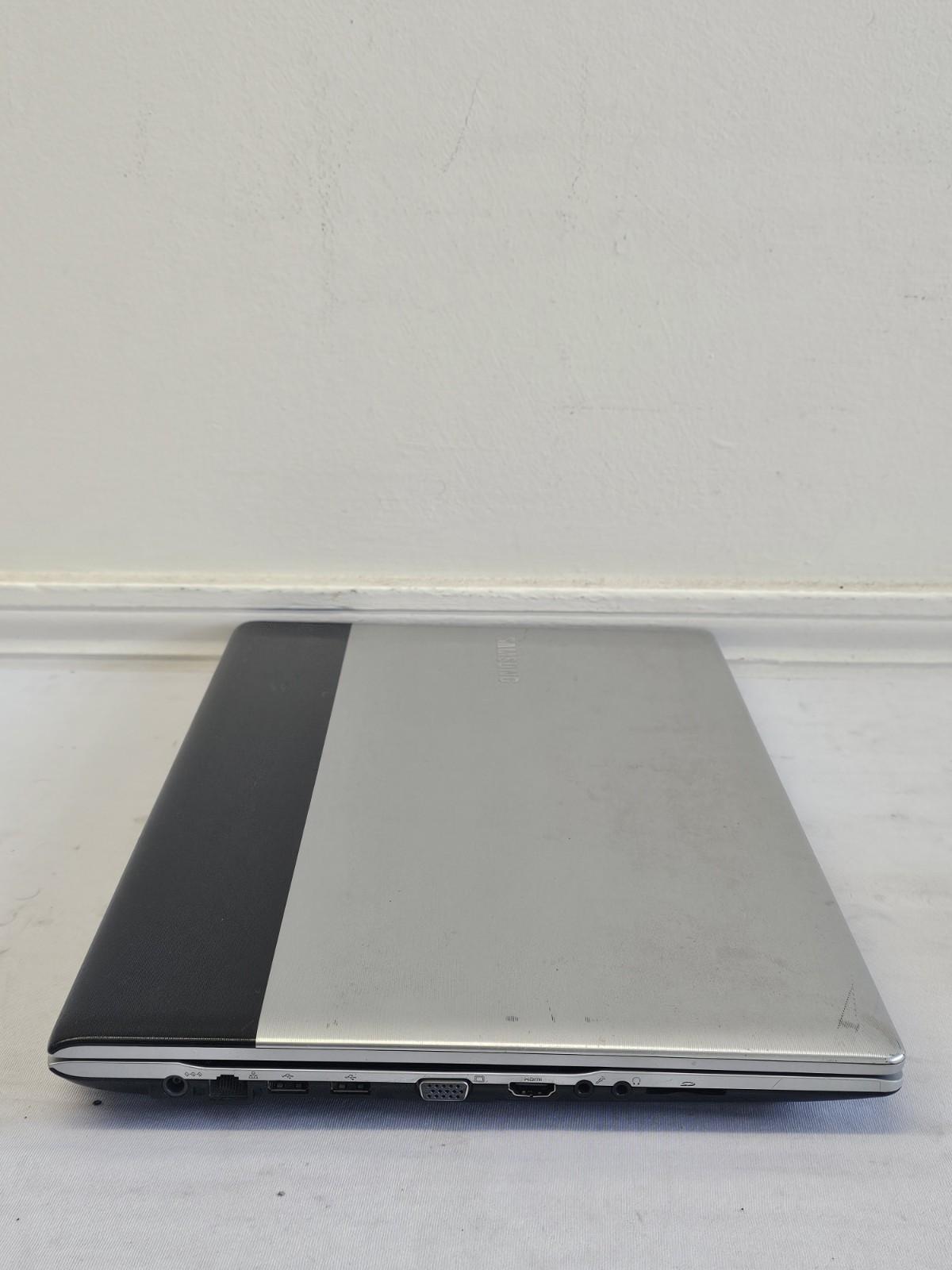 Samsung RV711 Laptop – i3-M380 – 4GB RAM – 500GB HDD – NO BATT Parts/Repair READ