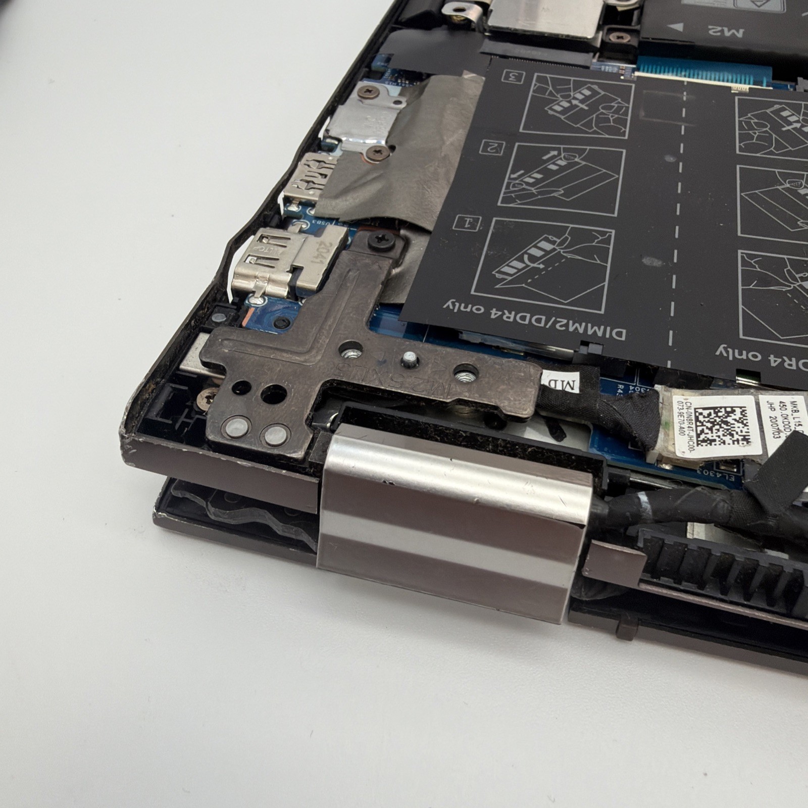 Broken Dell Inspiron 7405 2 in 1 P126G 14″ Ryzen 5 4500U 8GB RAM NO SSD Read L61