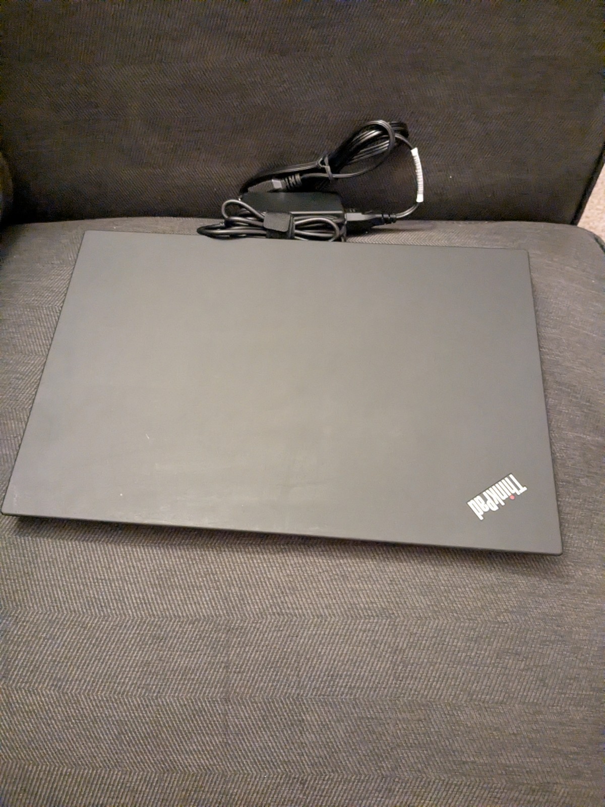 Lenovo ThinkPad T15 Gen 1 15.6″ I7-10510U 40GB & 256gb Nvme. Removable Ram. Win