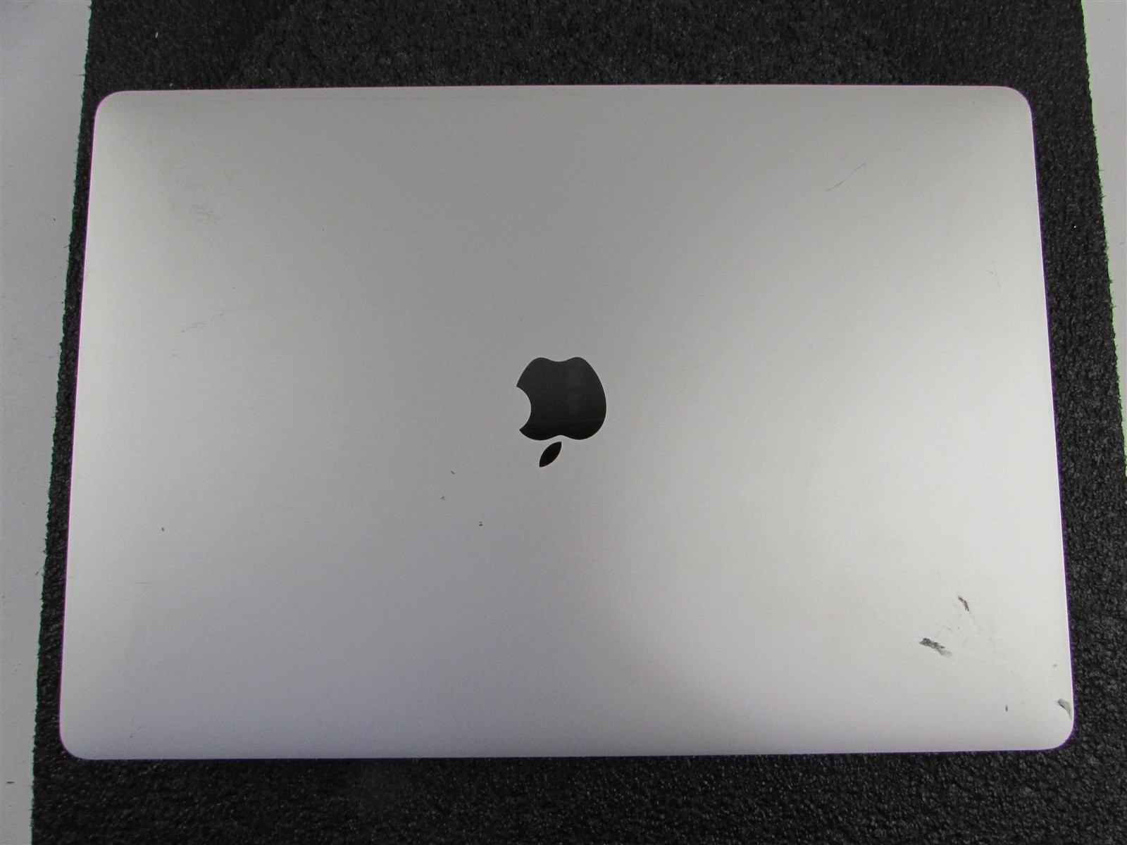 APPLE MACBOOK PRO A1990 3072X1920 I9-9980Hk 1TB SSD 32GB RAM AMD GPU NO O.S