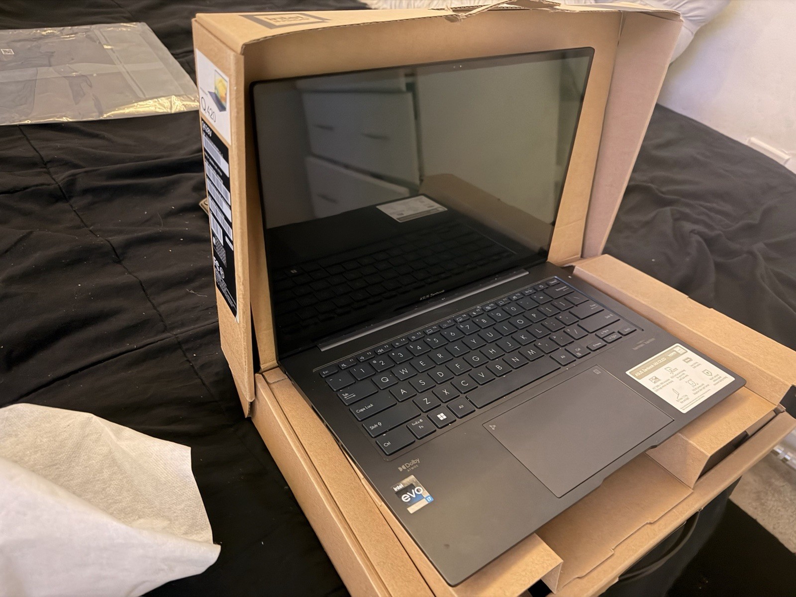 • ASUS Zenbook 14.5”. OLED Touch