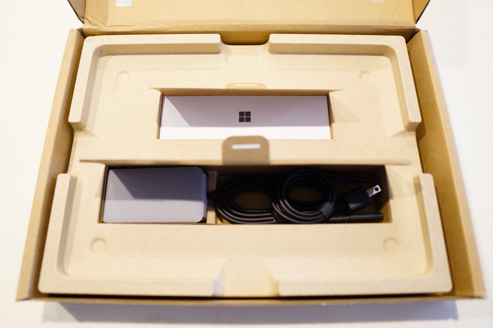RRP$4289 NEW Surface for BUSINESS 32GB INTEL U7 (not ARM) 1TB Copilot AI Laptop