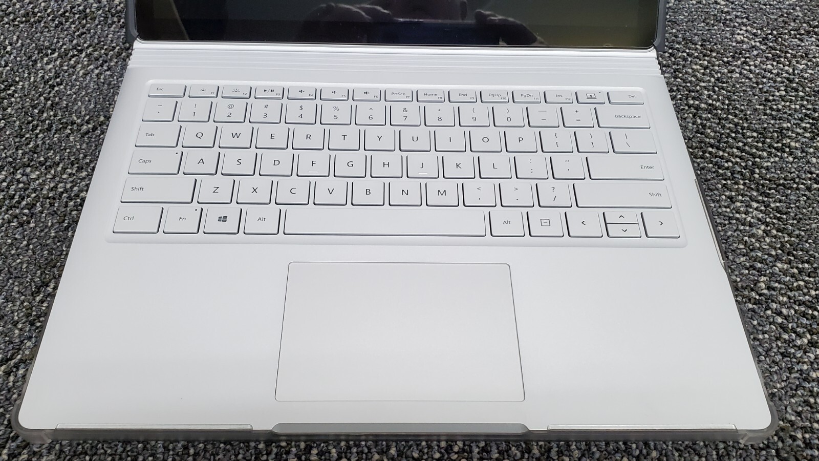 Microsoft Surface Book 13.5 inch (1TB, Intel i7-6600U, 2.6GHz, 16GB) w/ Case