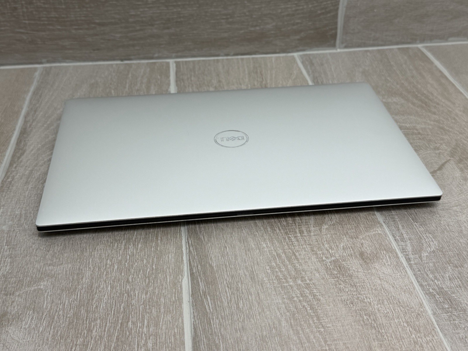 Dell XPS 13 7390 13.2″ Core i7-10510U 8GB RAM 256GB NVMe SSD Win-11