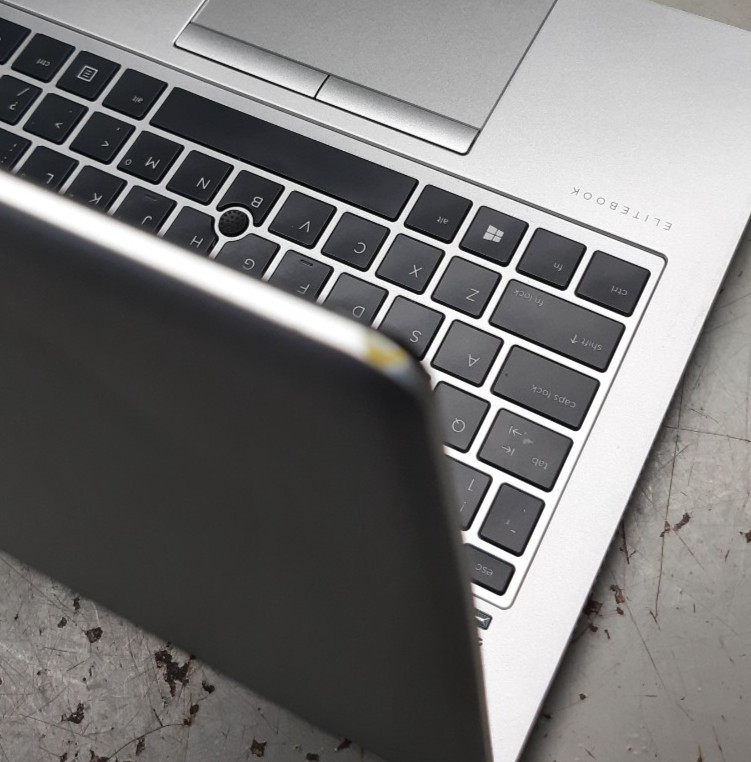 HP EliteBook 840 G5 14″ i7-8550 8GB RAM No SSD No OS No BATT