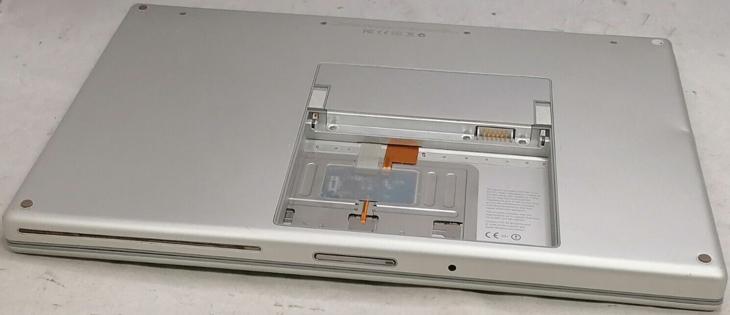 FOR PARTS 2006 15.4″ Apple MacBook Pro A1211 (T7400/4GB RAM/NO HDD)
