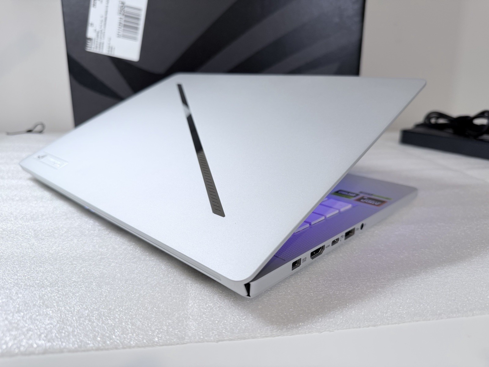 ASUS ROG Zephyrus G14 14″ 3K OLED 120Hz Ryzen 9 270 16GB RTX 5060 1TB SSD