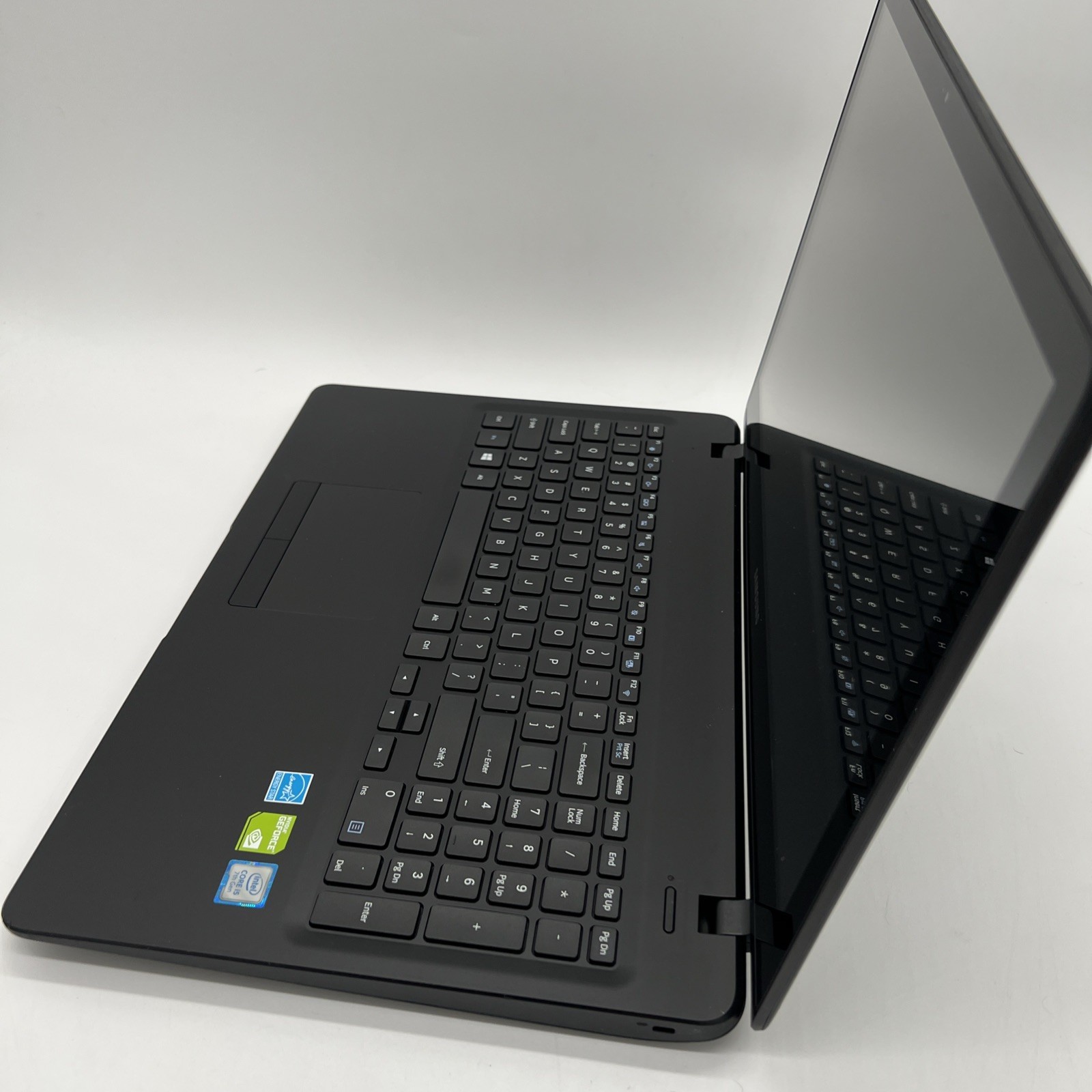 Samsung NP530E5M Laptop Intel i5-7200U 8GB RAM 500GB HDD NVIDIA 920MX Fast Ship