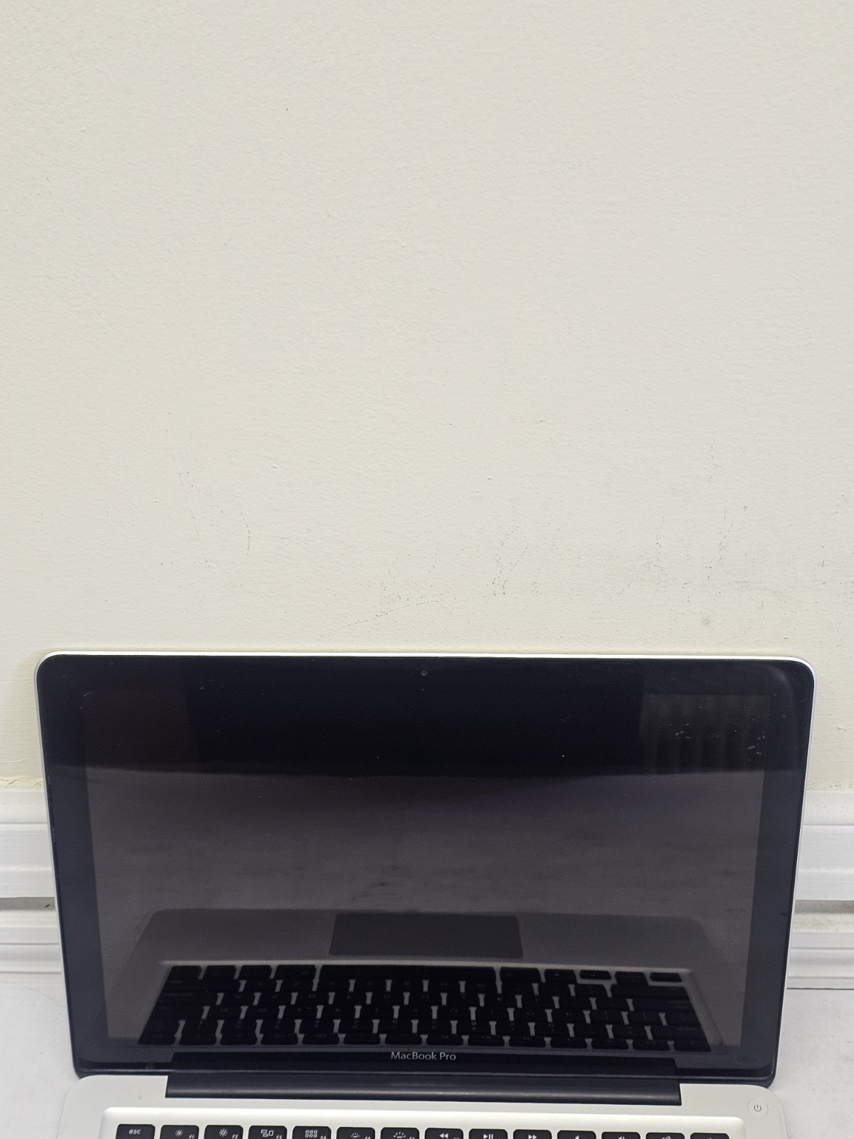 Apple MacBook Pro A1278 Laptop – Intel i5-3210m – 4GB RAM – READ DESCRIPTION