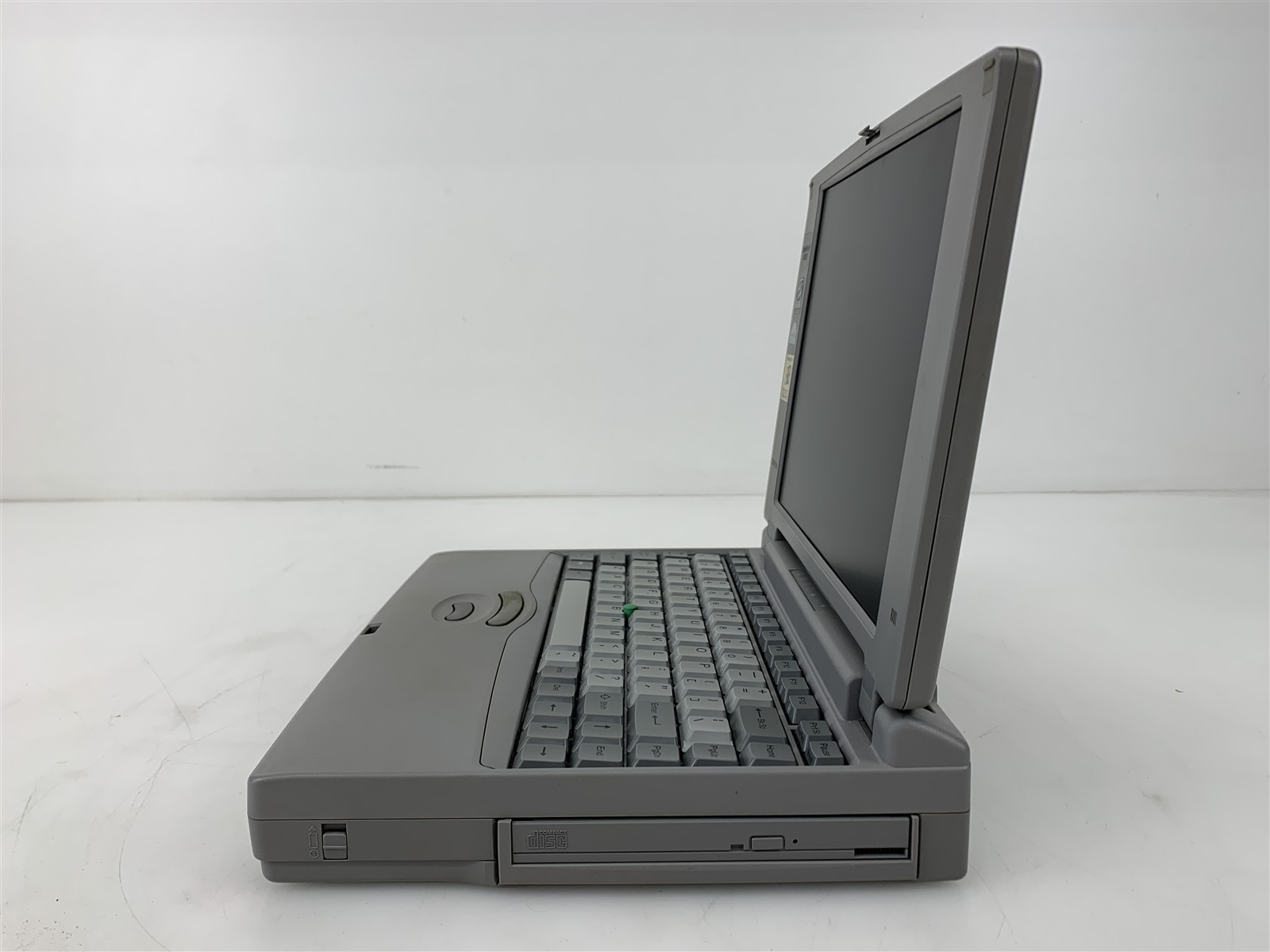 Vintage Toshiba Satellite Pro 430CDT Intel Pentium 120MHz 50MB RAM For Parts
