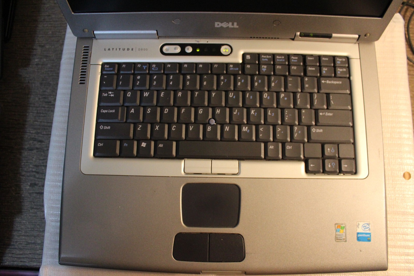 Dell D800 (1.40GHz/1GB/60GB/CDRW-DVD) WXGA Win XP PRO – SERIAL & PARALLEL Ports