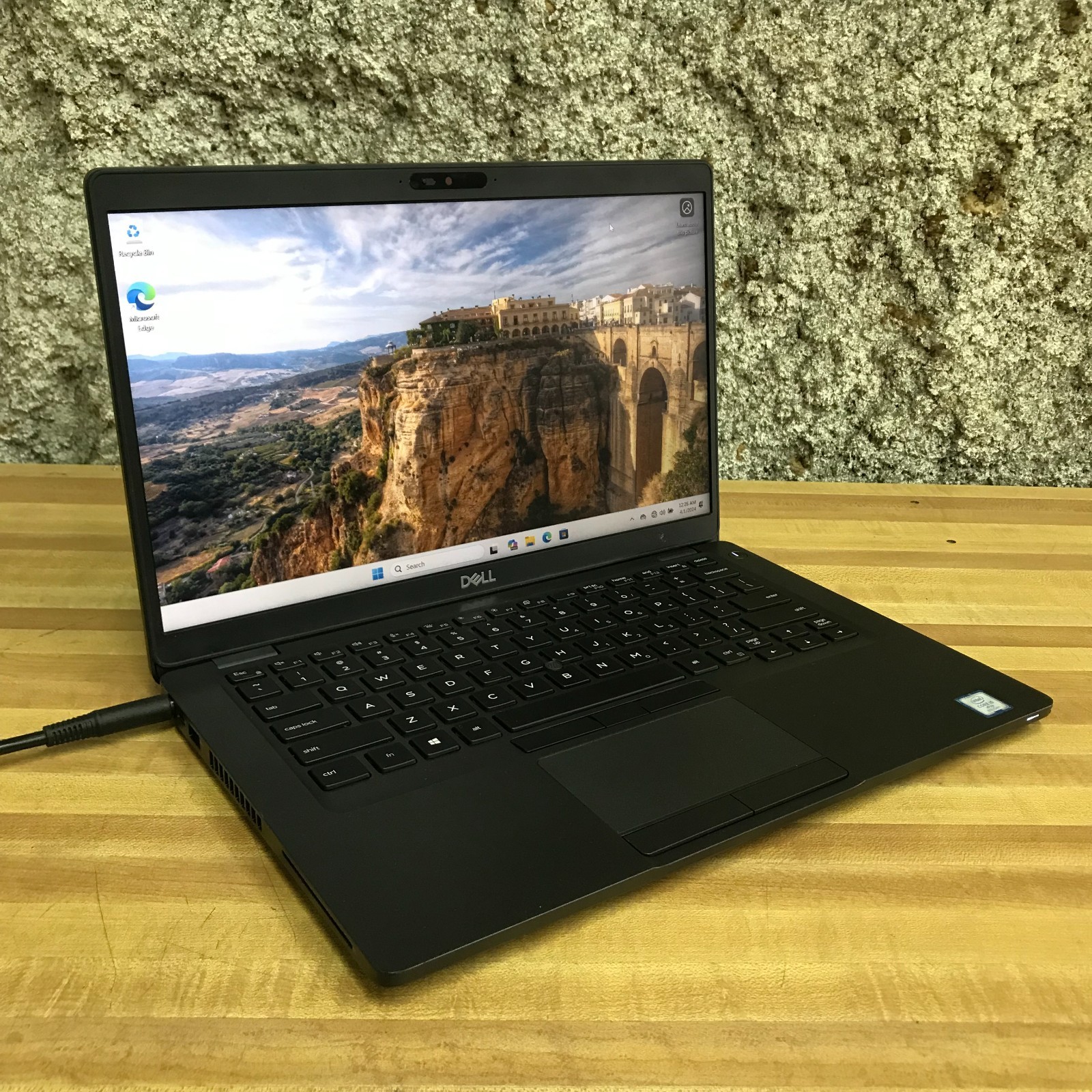 Dell Latitude 5400 14″ Laptop i5-8365U 12GB RAM 256GB SSD (Windows 11 Pro)