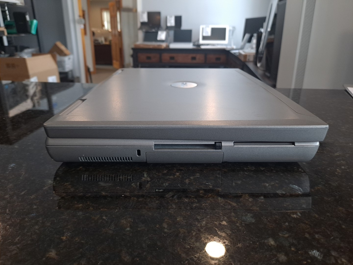 Dell Latitude D810 15″ Laptop Intel Pentium -BOOTS TO BIOS