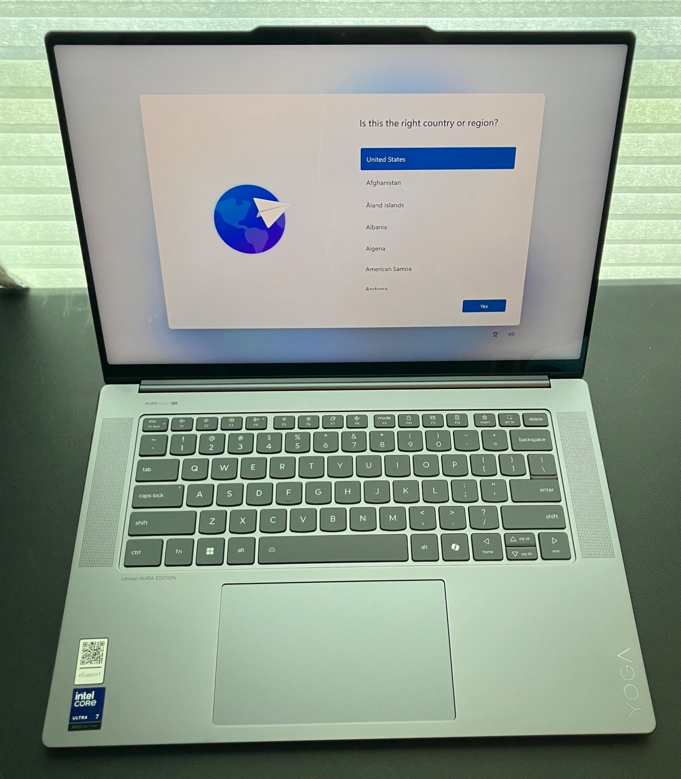 Lenovo Yoga Slim 7i Aura Edition 15.3″ 120Hz Laptop Ultra 7 16GB 1TB – Excellent