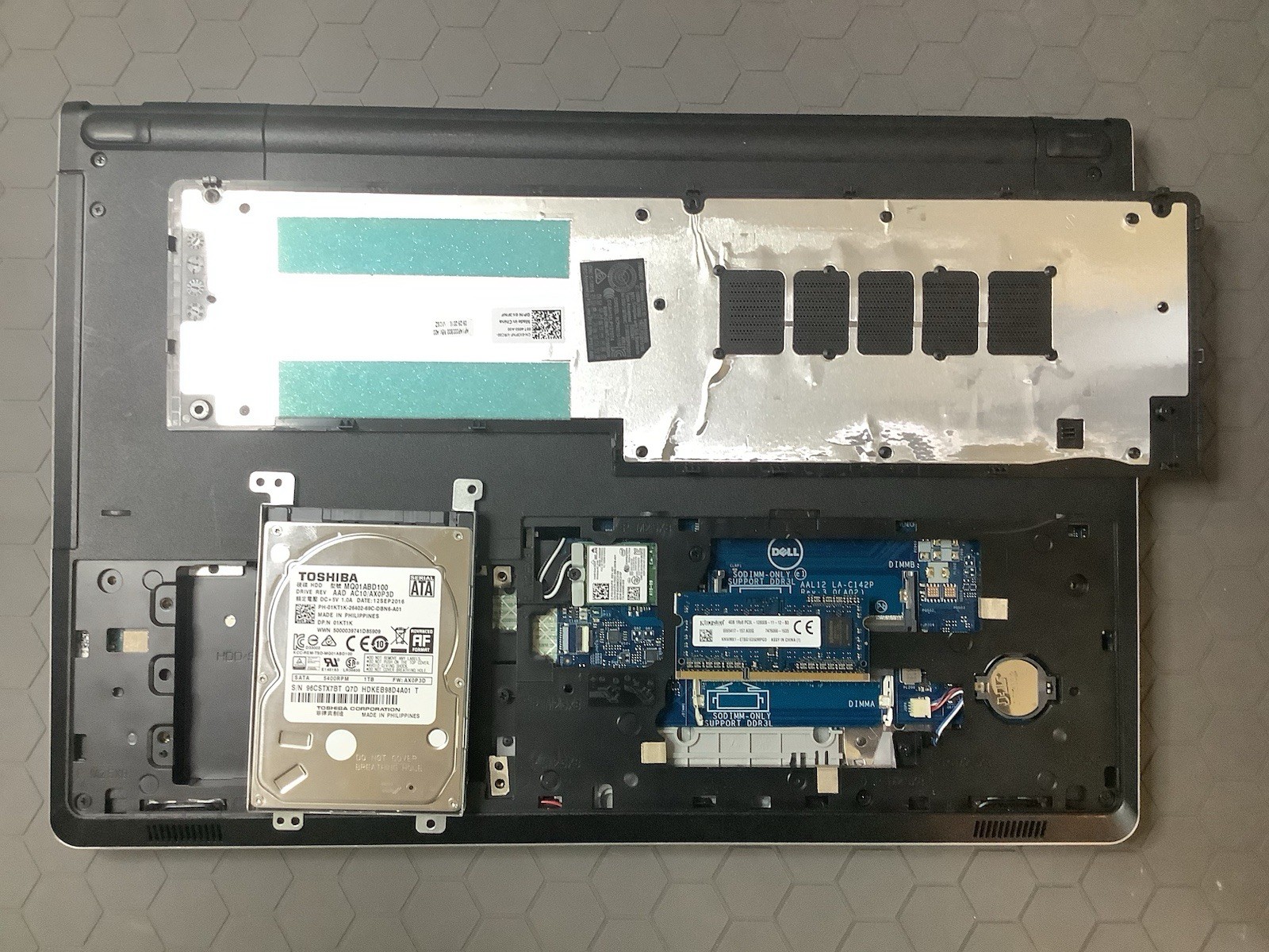 Dell Inspiron 15 5000 series- AMD E2-7110/4GB RAM/ 1000GB HDD/Linux Mint