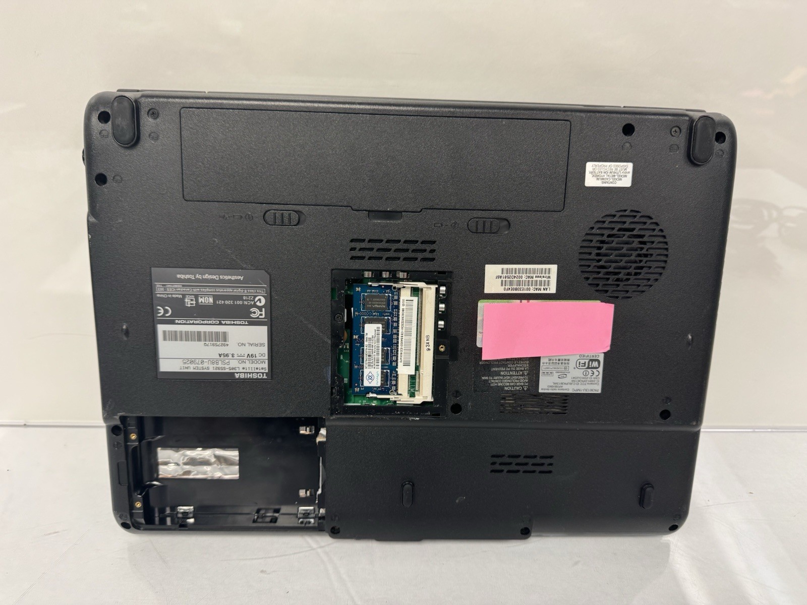 Toshiba Satellite L305-S5921 Intel Pentium Dual T3400 @2.16GHz 1GB Ram No HDD