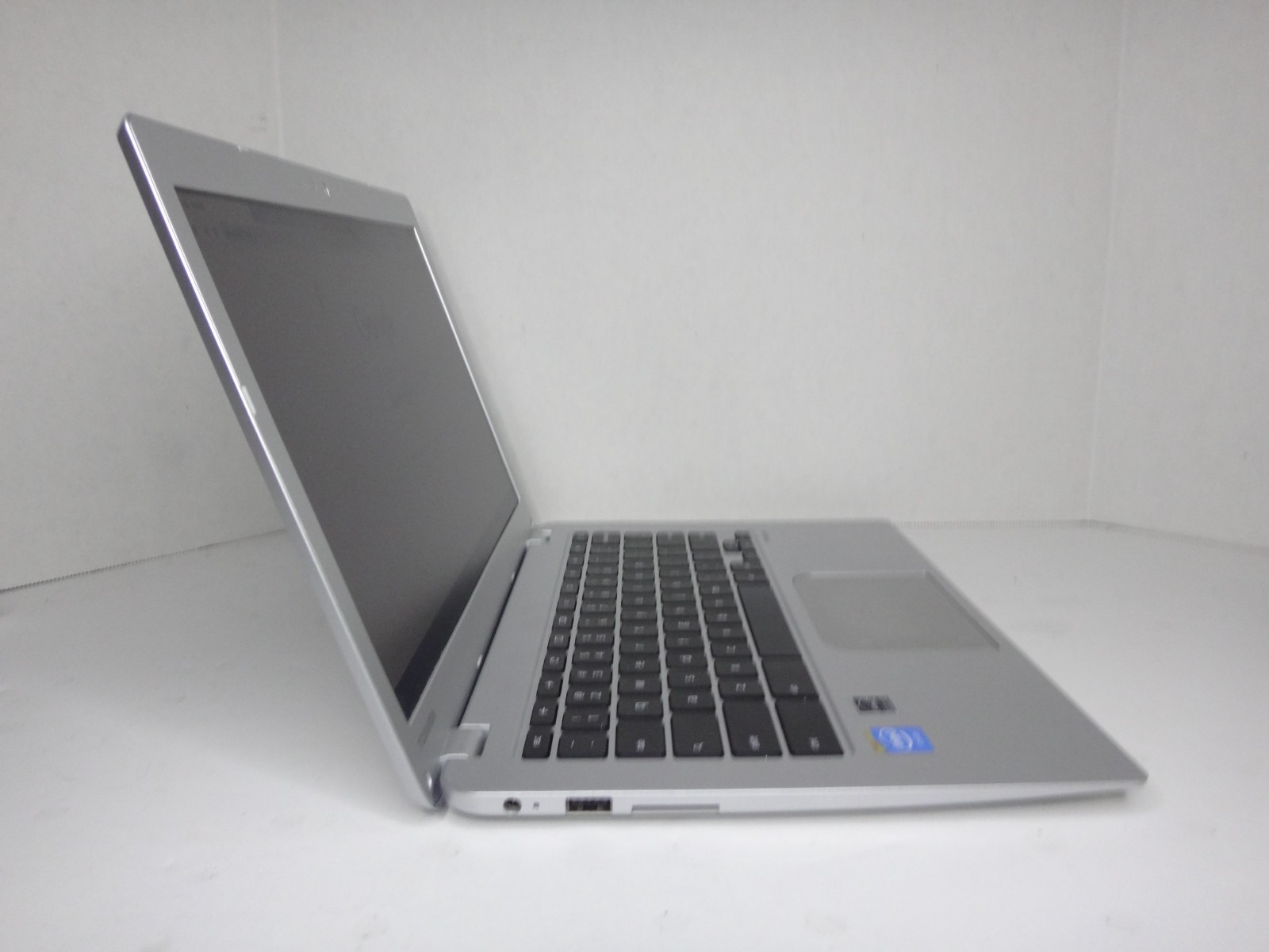 TOSHIBA Chromebook 2 CB30-B3122 PLM02U-00J008 Laptop TESTED / WORKING