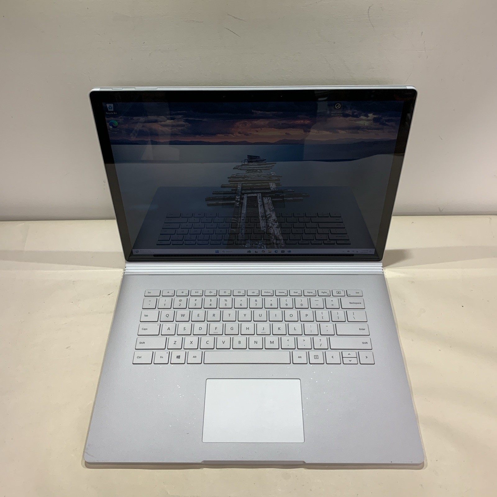 Microsoft Surface Book 2 i5-8350U 16GB RAM 256GB SSD Win11 Pro