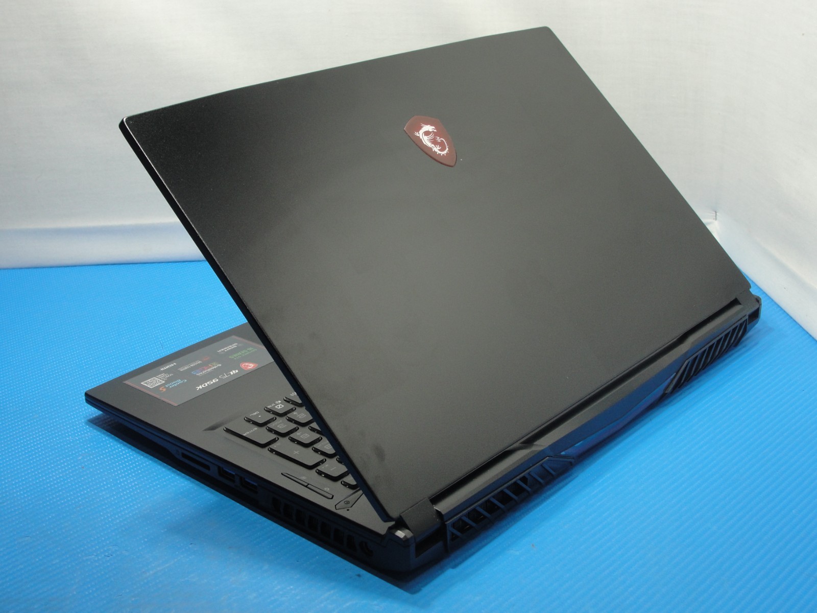 MSi GL75 9SDK 17.3″ FHD 144hz i7-9750H 2.6GHz GTX 1660 Ti 6GB 16GB 512GB W11H