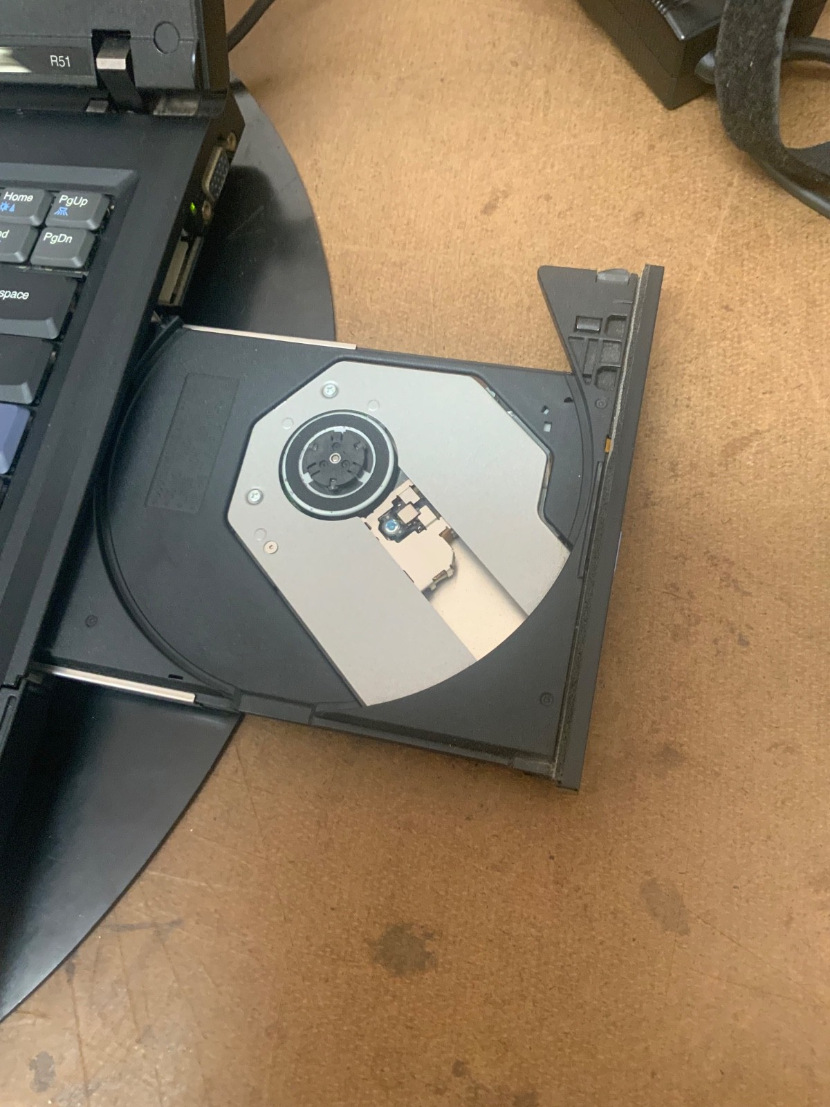 IBM ThinkPad R51 1836 – Pentium M 735 1.7 GHz – 15″ TFT For Parts or repair