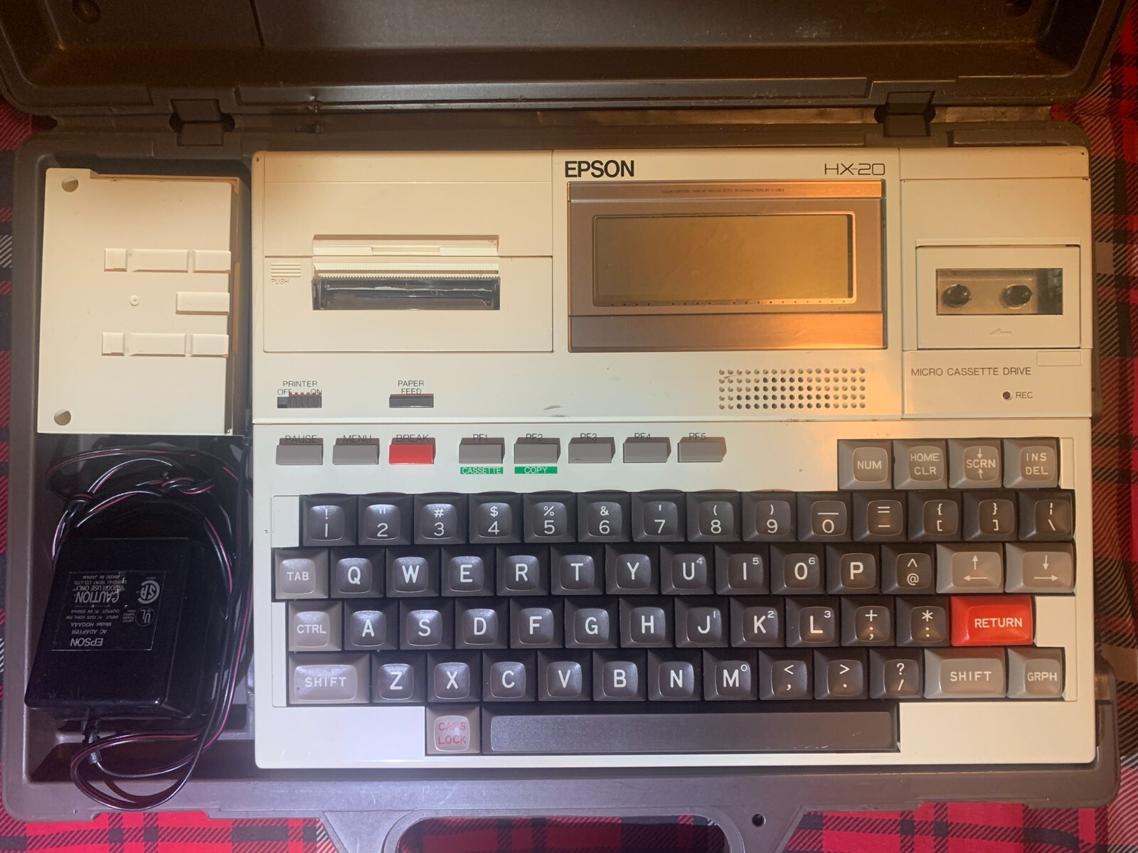 Epson sk/writer HX20 vintage laptop computer (1983).