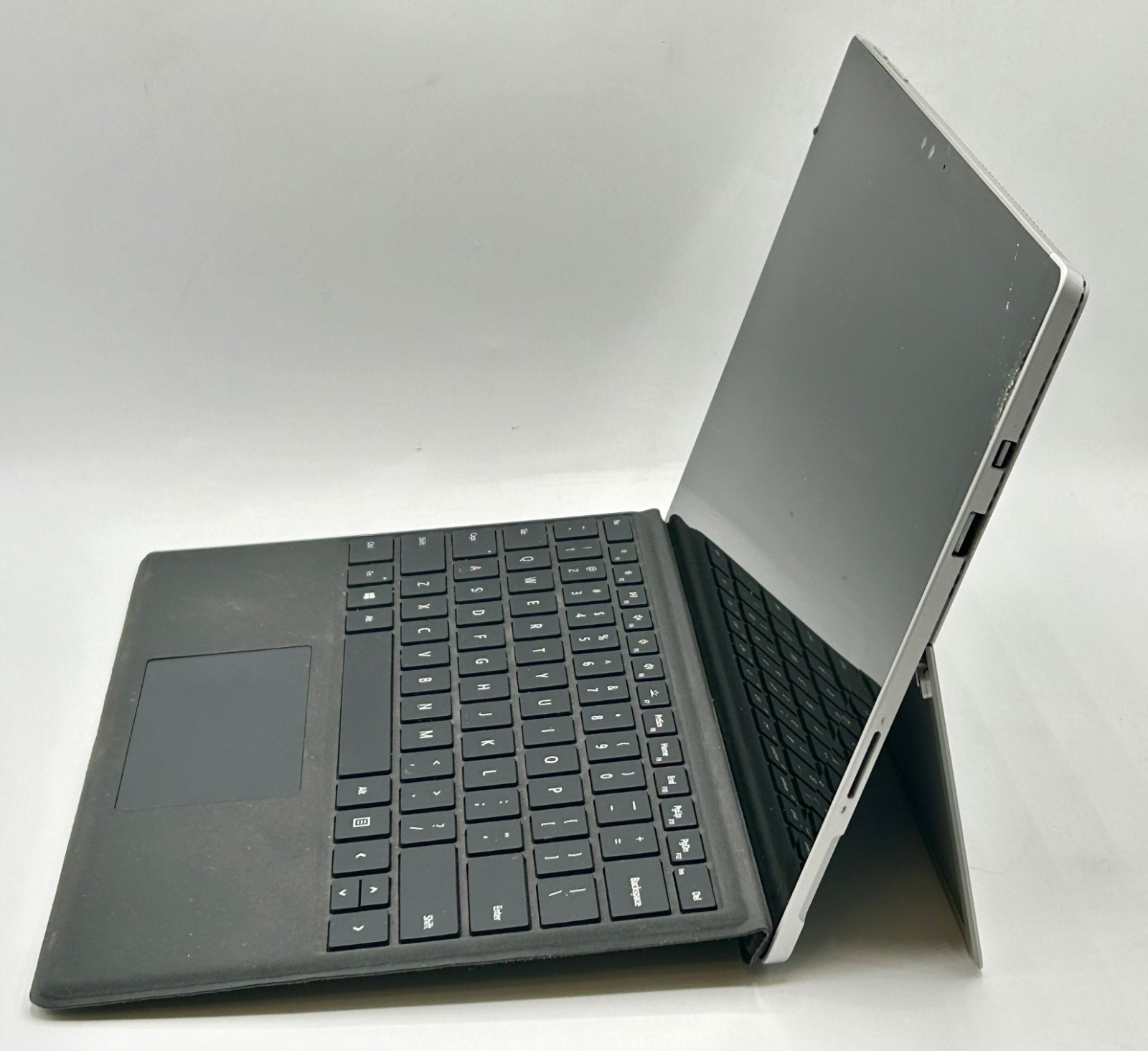 Surface Pro 4, 1724, i7-6650U, 8GB RAM, 256GB SSD, Touchscreen, Windows 11 Pro