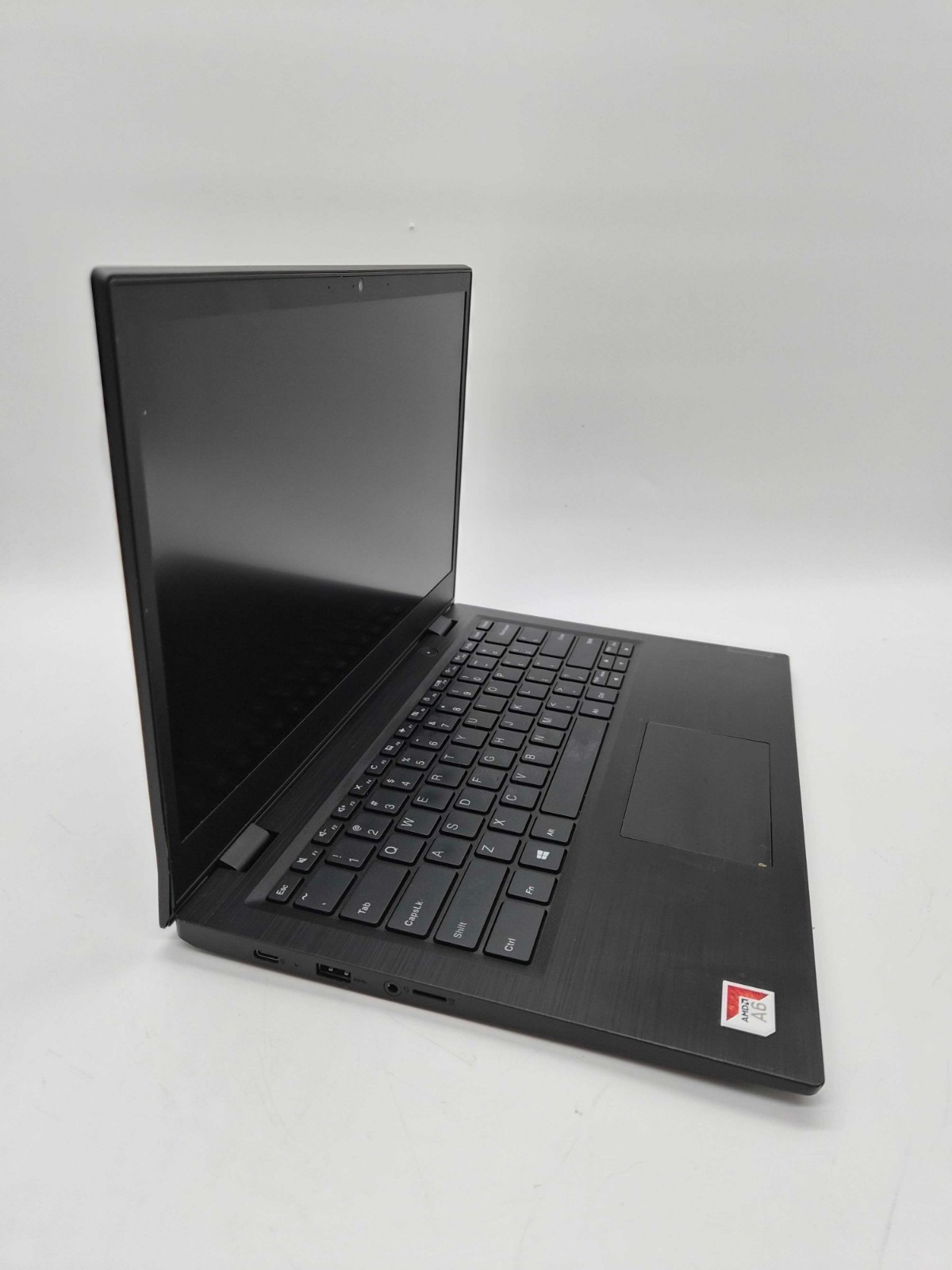 Lenovo Ideapad 14W / 4GB DDR3 / A6-9220C Radeon R5@ 1796.8GHZ / NO HDD / W10