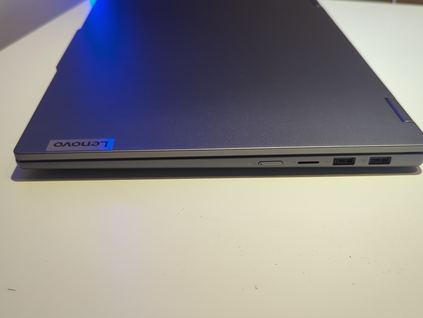 Lenovo IdeaPad 5 2-in-1 16IRU9 16″ Core 5 120U 1.4GHz 16GB RAM 512GB SSD