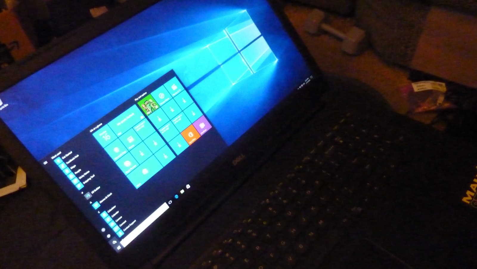 Dell Inspiron 3781 17″ Intel i3-7020U 8GB RAM, 1TB HDD, WIN10 HOME, OEM CHARGER