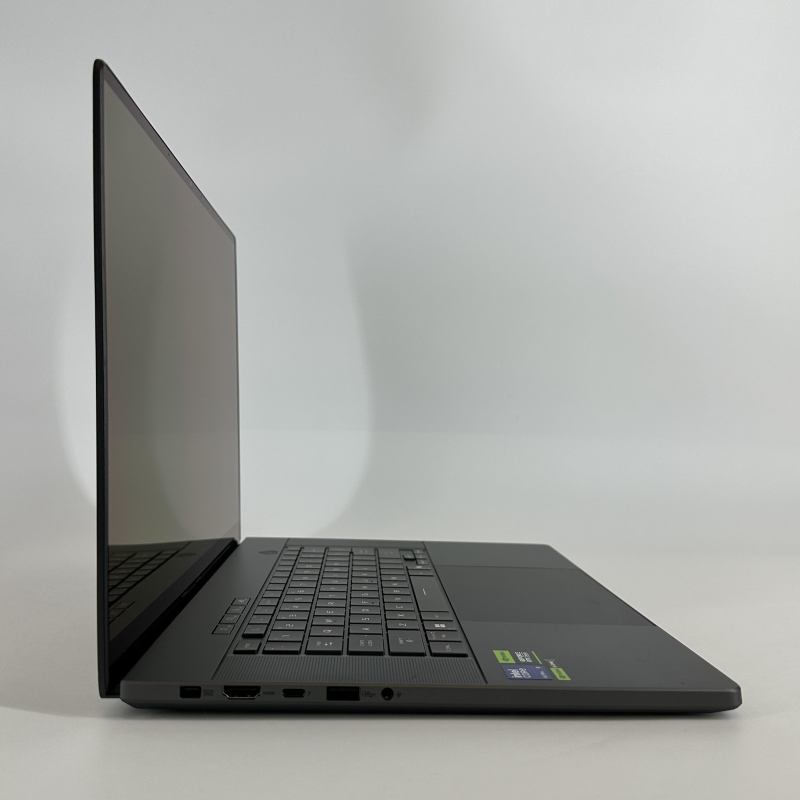 Asus ROG Zephyrus G16 GU605 240Hz QHD+ 2.9 GHz Ultra 9 285H 32GB 1TB RTX 5070 Ti