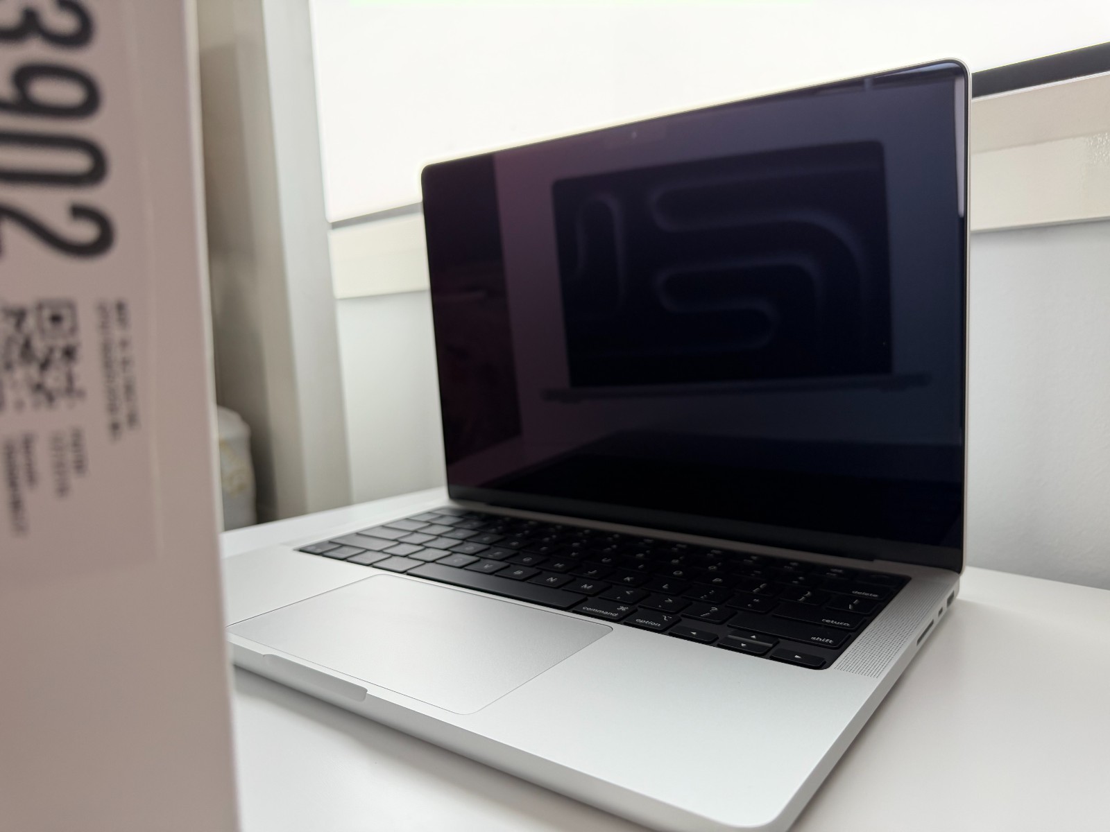 Apple MacBook Pro 14 inch M5 Pro Chip 2025 SSD 512GB Storage 16GB RAM + Warranty