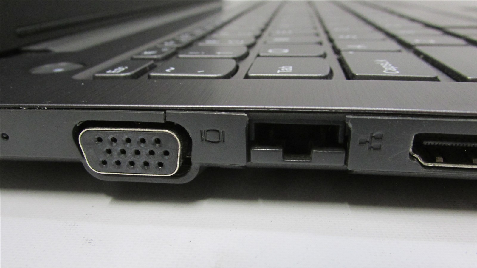 Lenovo V330-15IKB i5-7200U 2.5GHz 8GB RAM 128GB m.2 500GB HDD 14″ W10Pro COS DMG