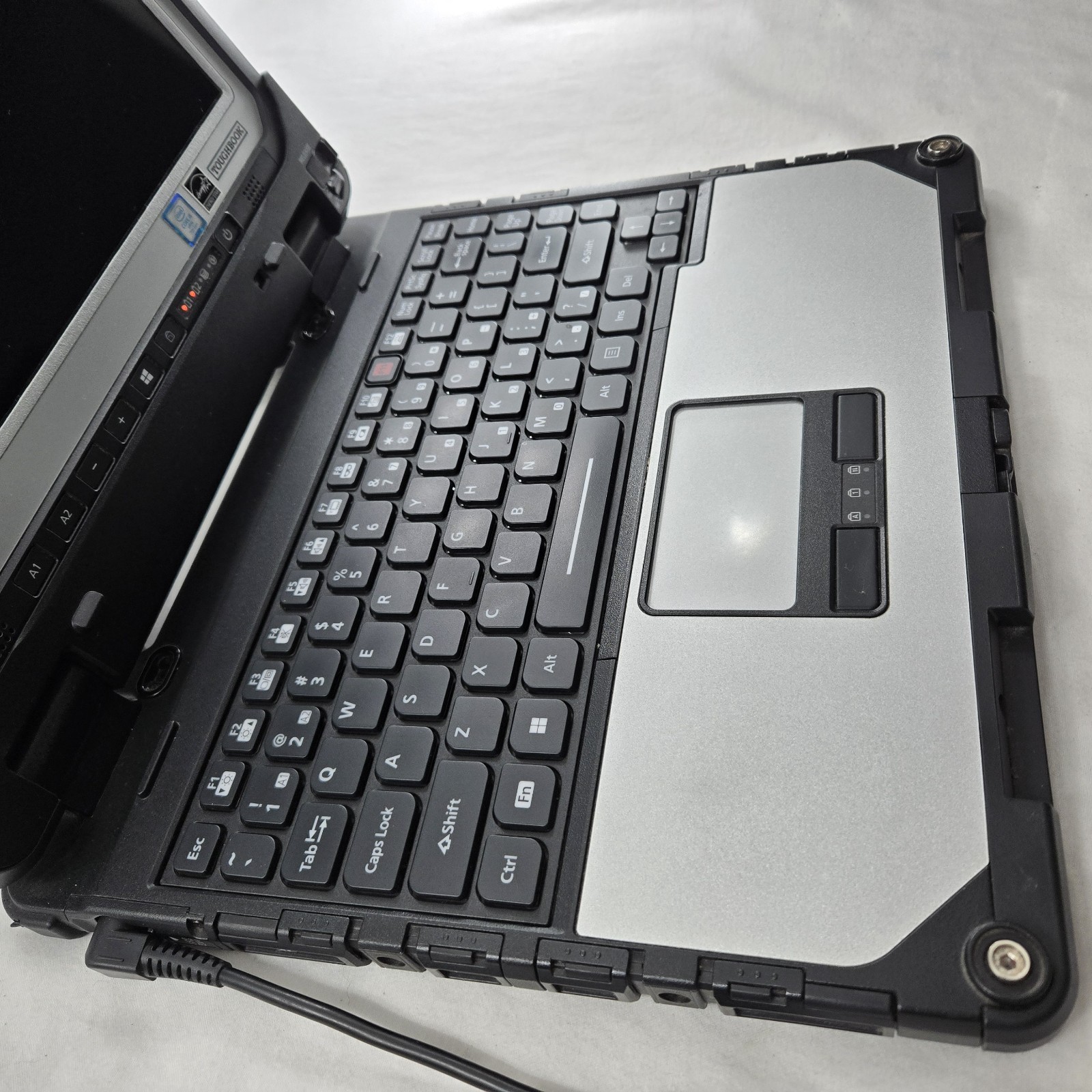 Panasonic Toughbook CF-33 i5-7300U 2.6GHz 256GB SSD 8GB Ram 4G — W11 — Grade B