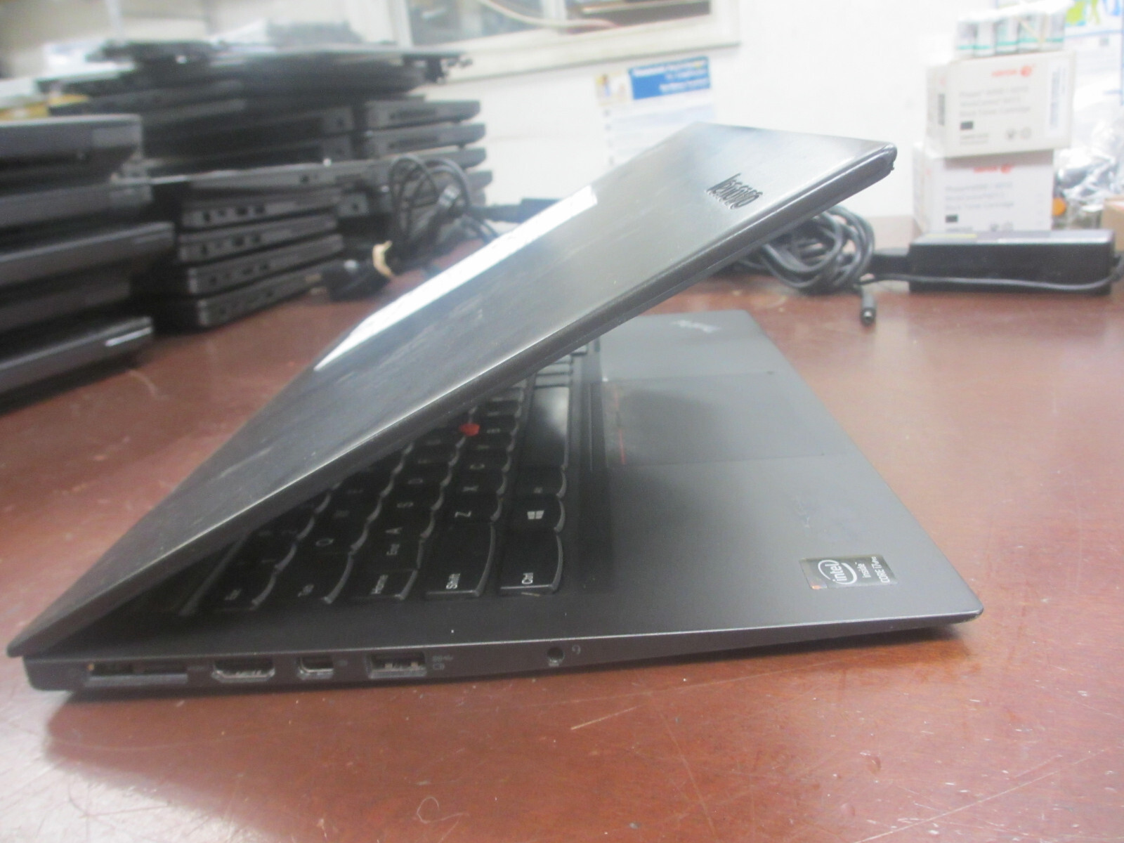 Lenovo ThinkPad X1 Carbon 2.10Ghz i7-4600U 8GB 256GB SSD Laptop w/ AC [NO OS]